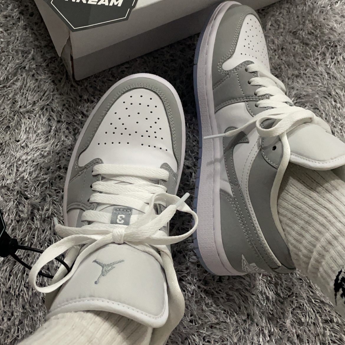(W) Jordan 1 Low White Wolf Grey 착용 스타일 - 2
