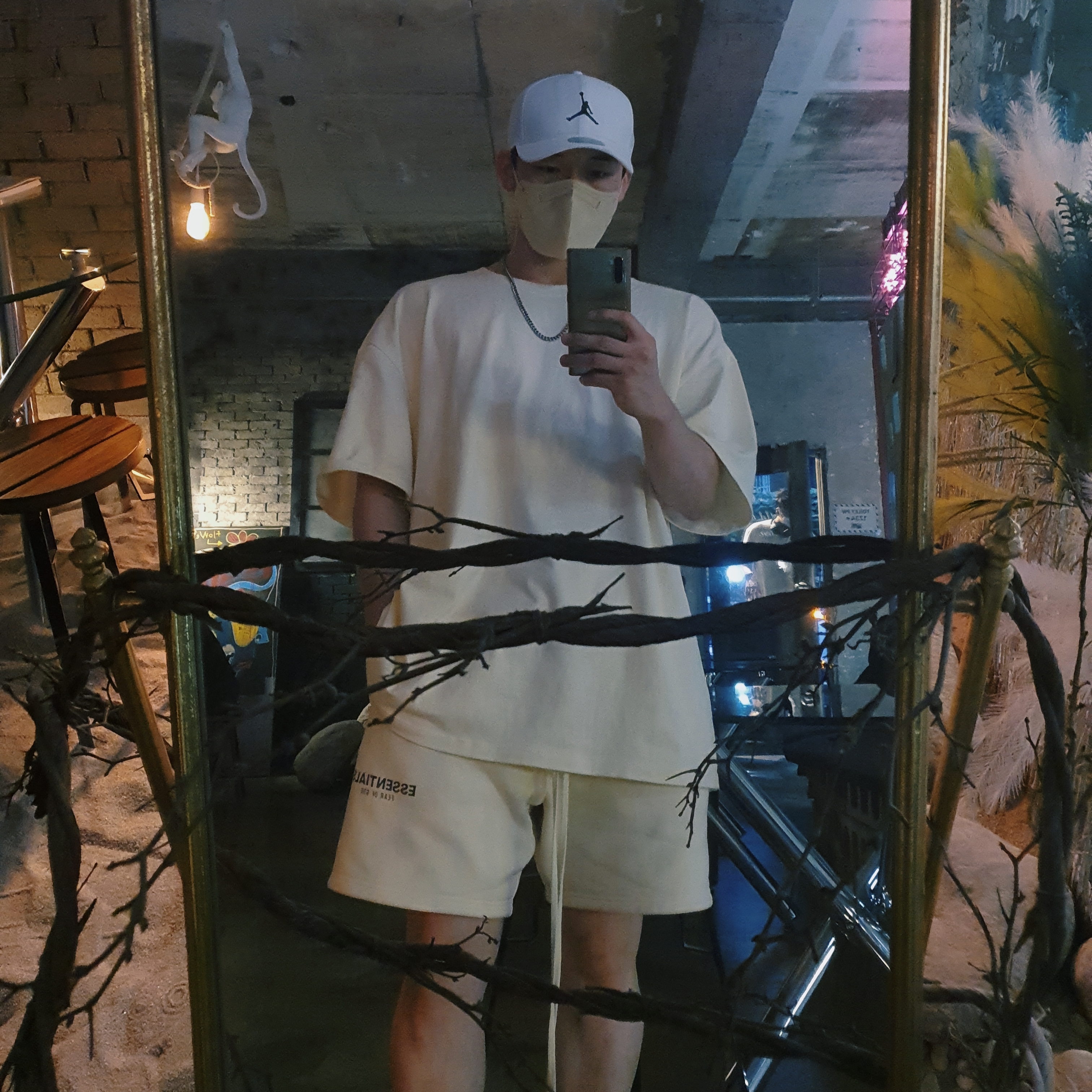 Essentials T-Shirt Cream - 21SS, Essentials Sweatshorts Cream - 21SS 착용 스타일