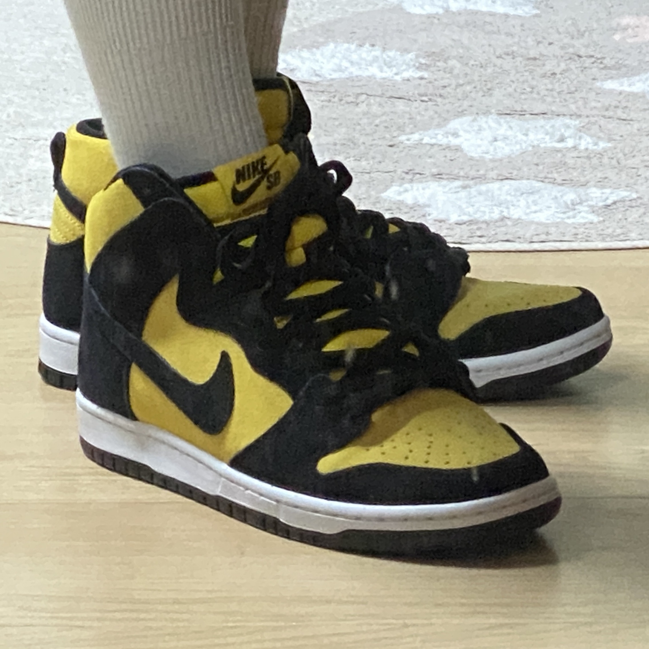Nike SB Dunk High Pro Maize and Black 착용 스타일