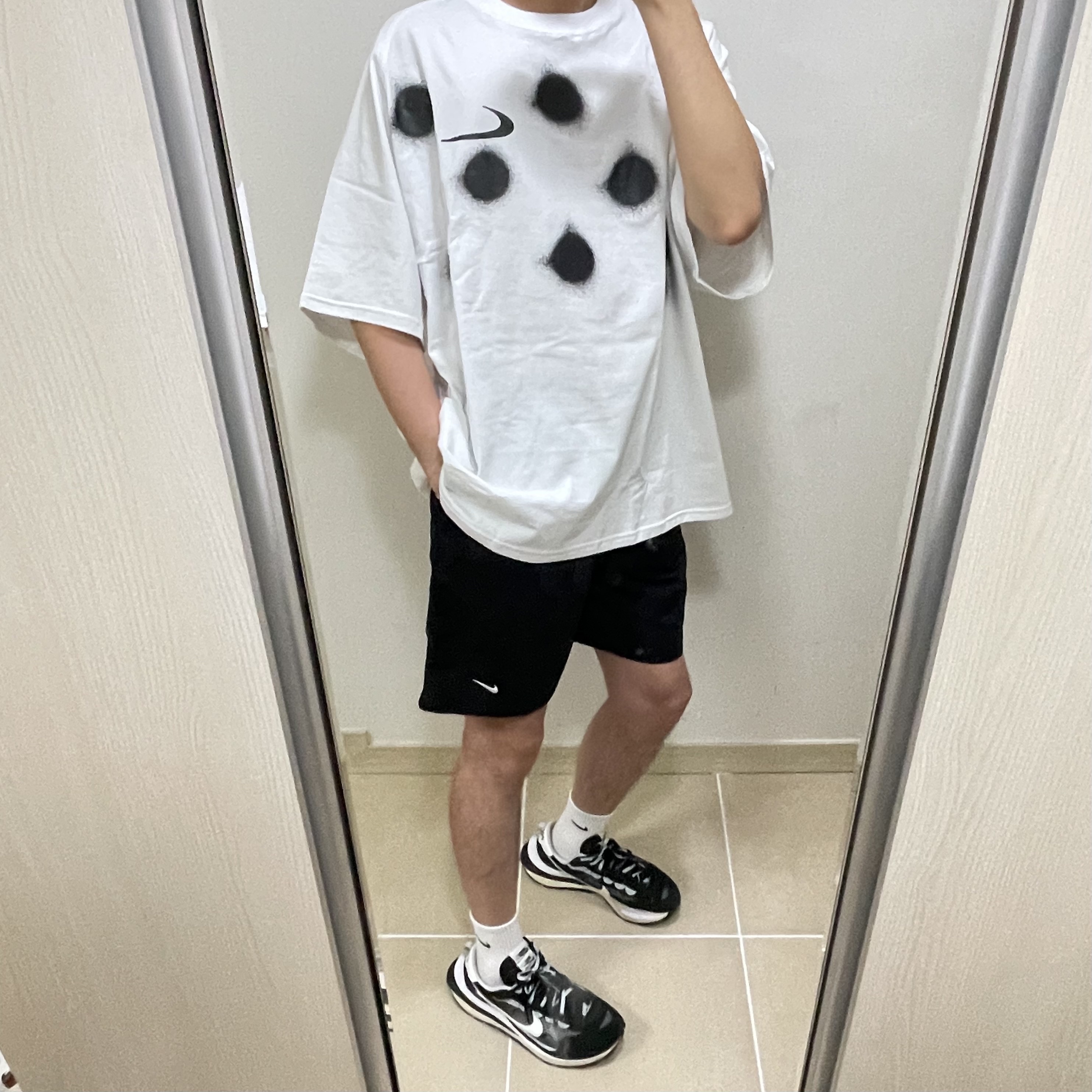 Nike x Off-White NRG Short Sleeve T-Shirt White, Nike NRG Solo Swoosh Shorts Black - US/EU 착용 스타일
