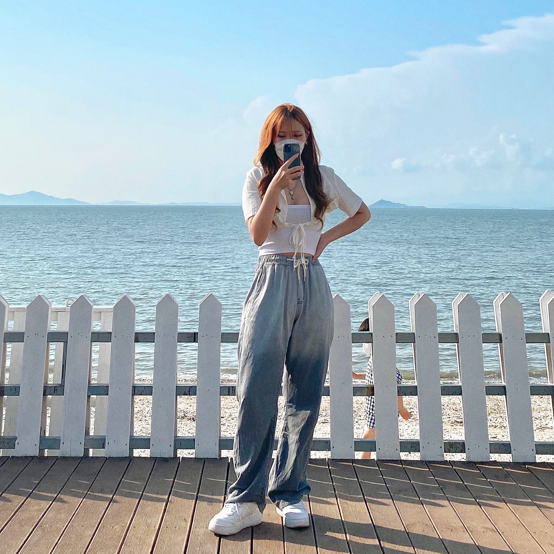 (W) Nike Air Force 1 Shadow Triple White 착용 스타일 - 1