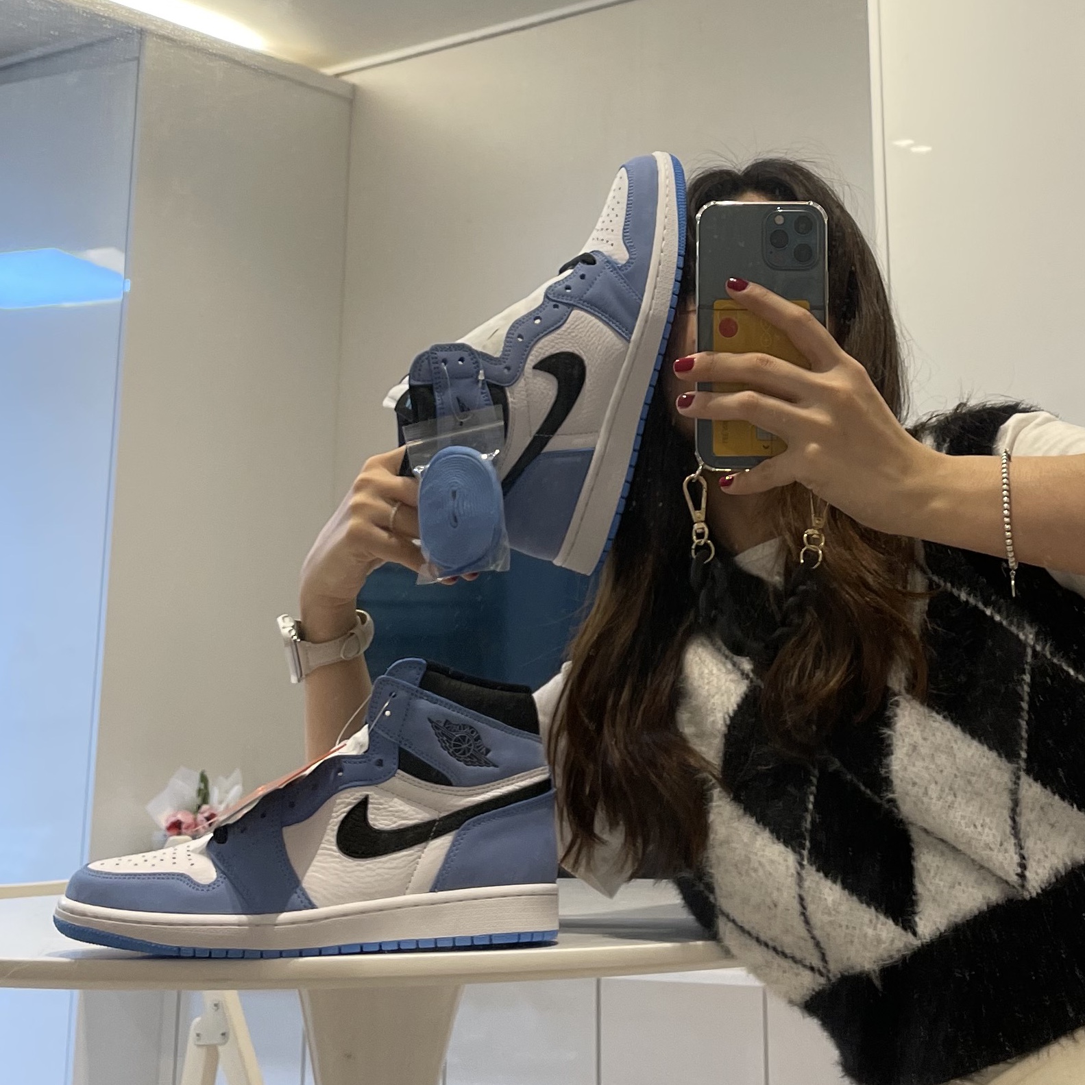 Jordan 1 Retro High OG University Blue 착용 스타일 - 2