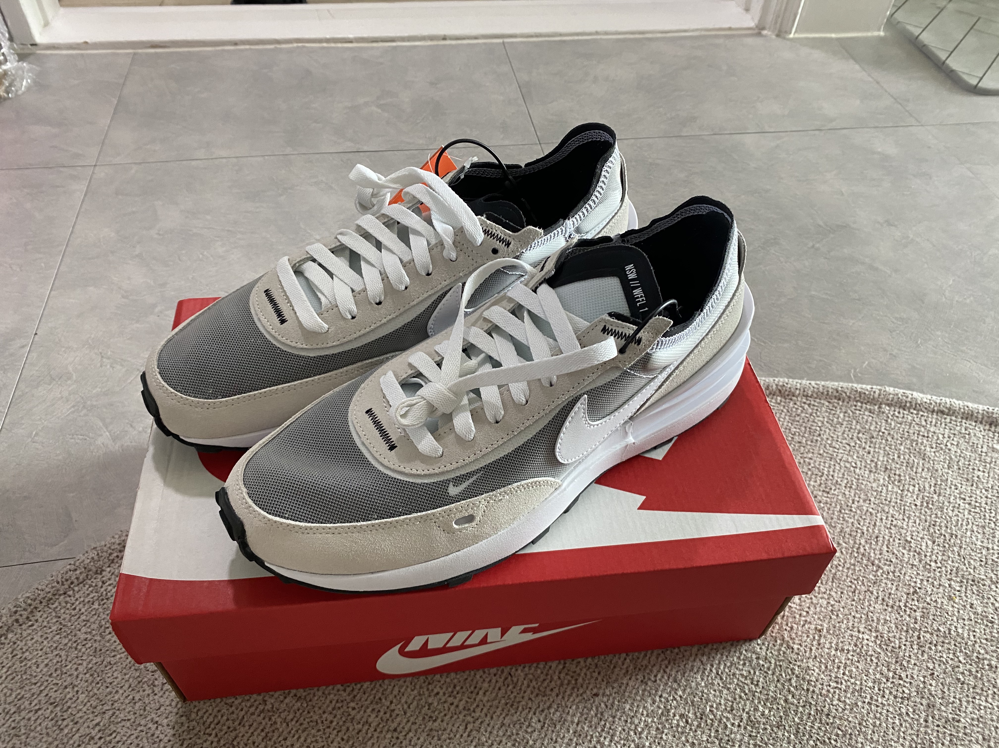 Nike Waffle One Infinite Lilac 착용 스타일