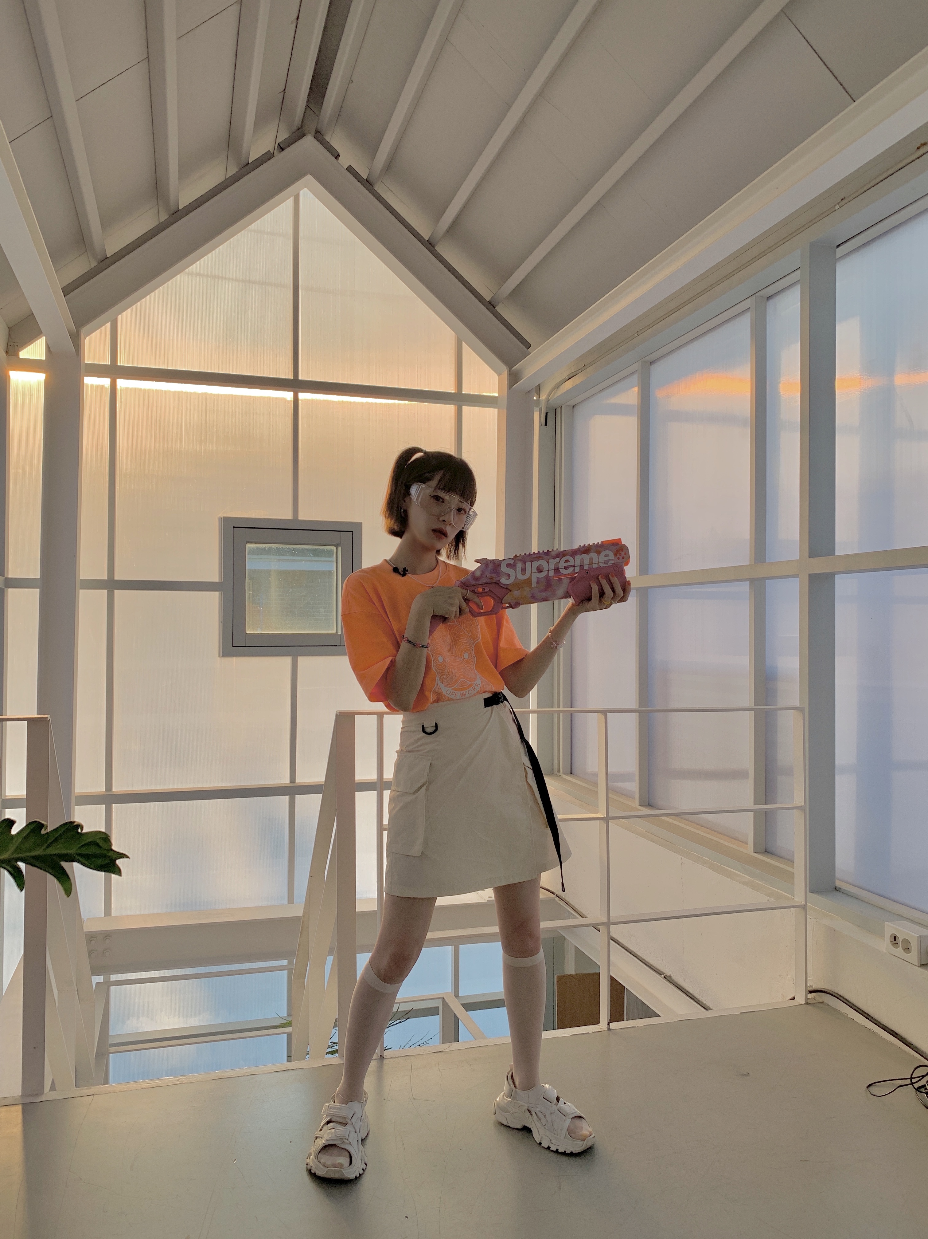 Supreme x Nerf Rival Takedown Blaster Pink - 21SS, Supreme x Nerf Rival Takedown Blaster Blue - 21SS 착용 스타일 - 1