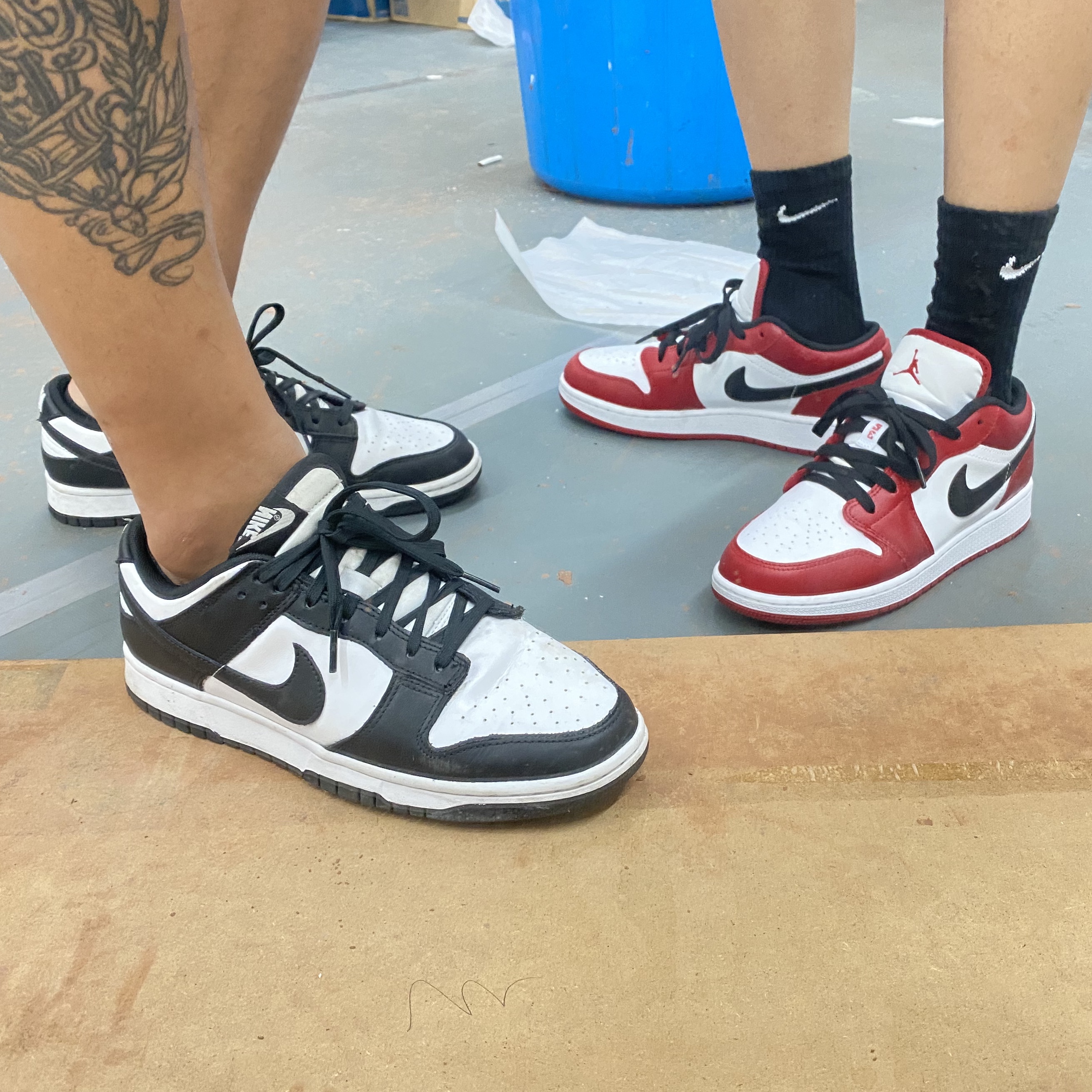 Nike Dunk Low Retro Black, Jordan 1 Low White Red Black 착용 스타일