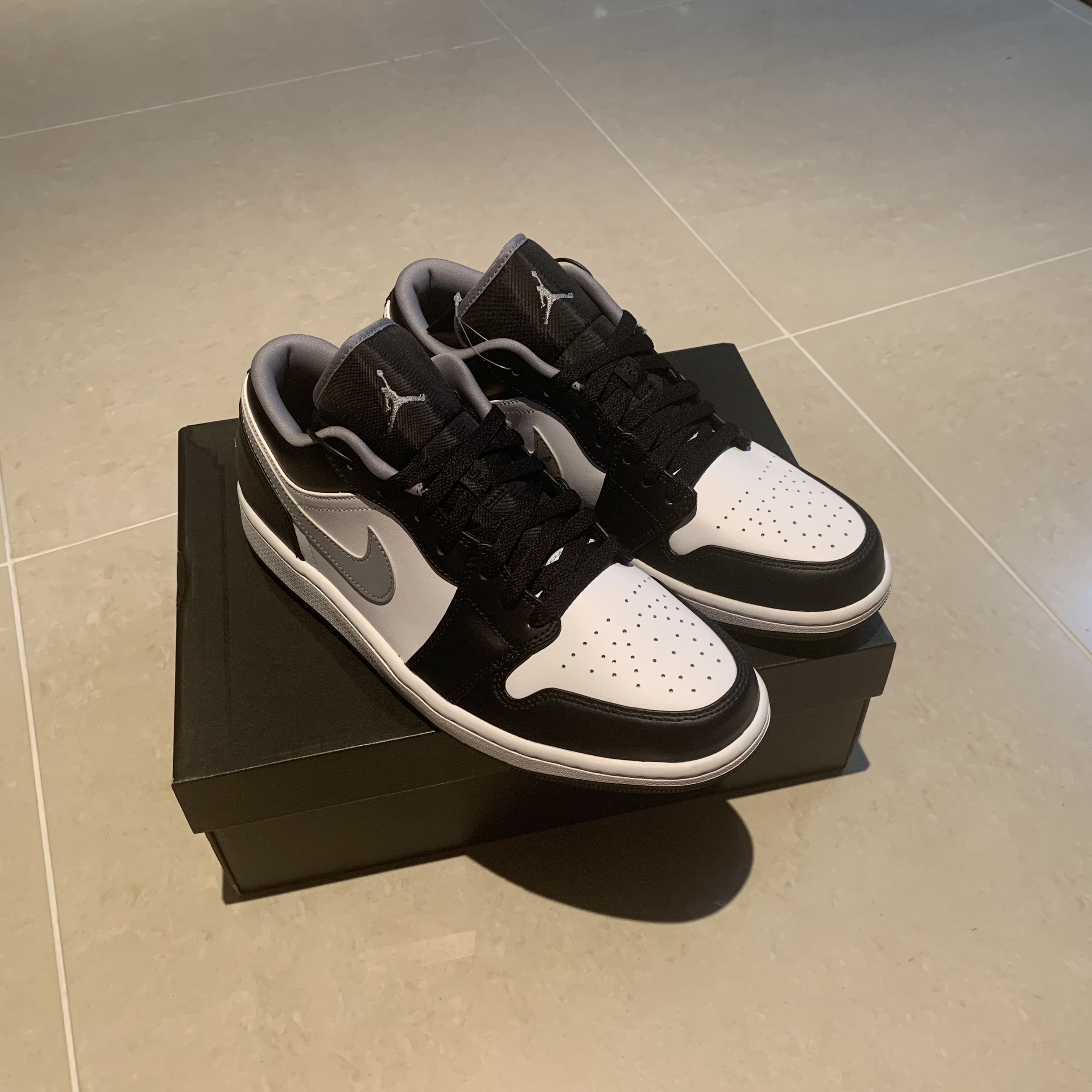 Jordan 1 Low Black Particle Grey 착용 스타일 - 1