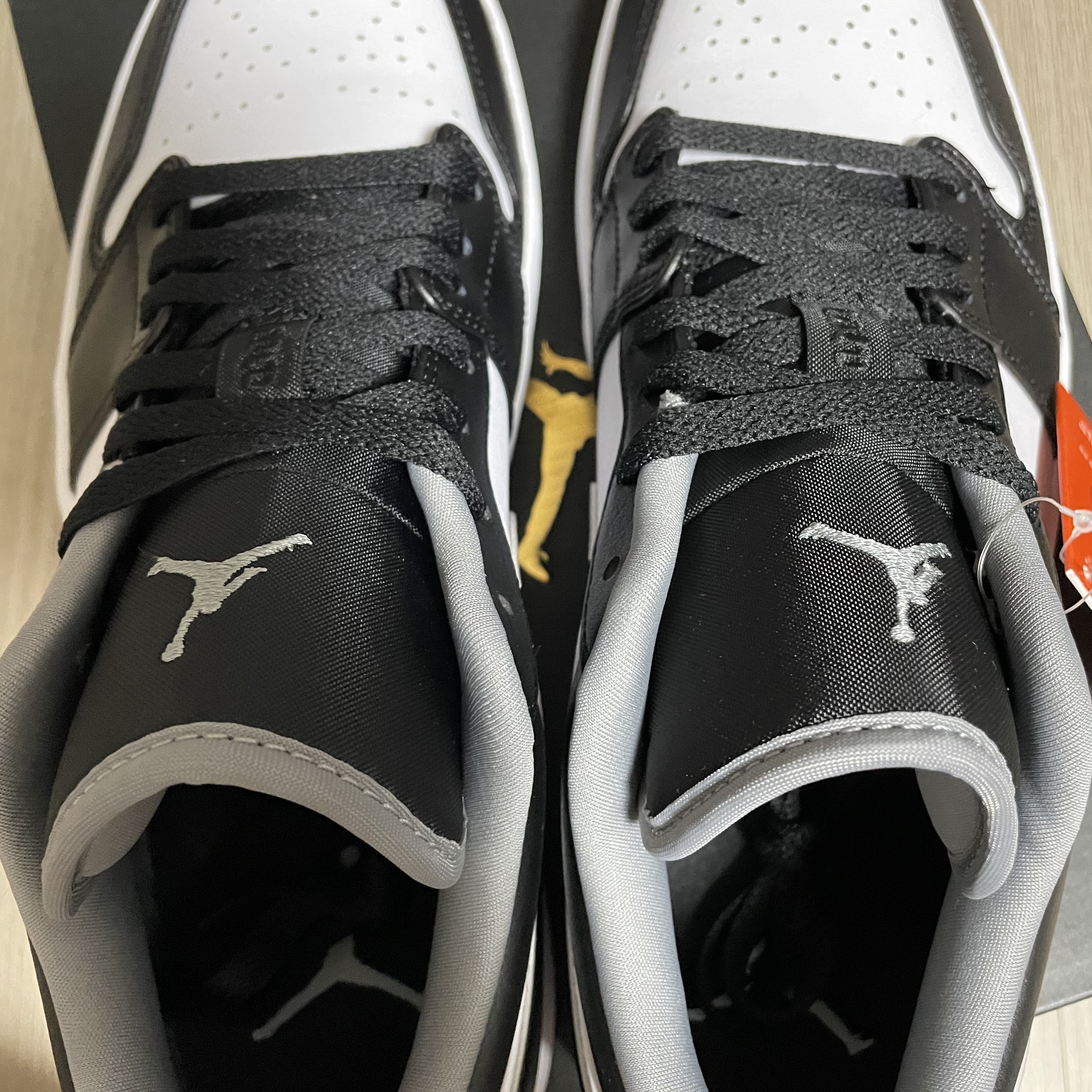 Jordan 1 Low Black Particle Grey 착용 스타일 - 2