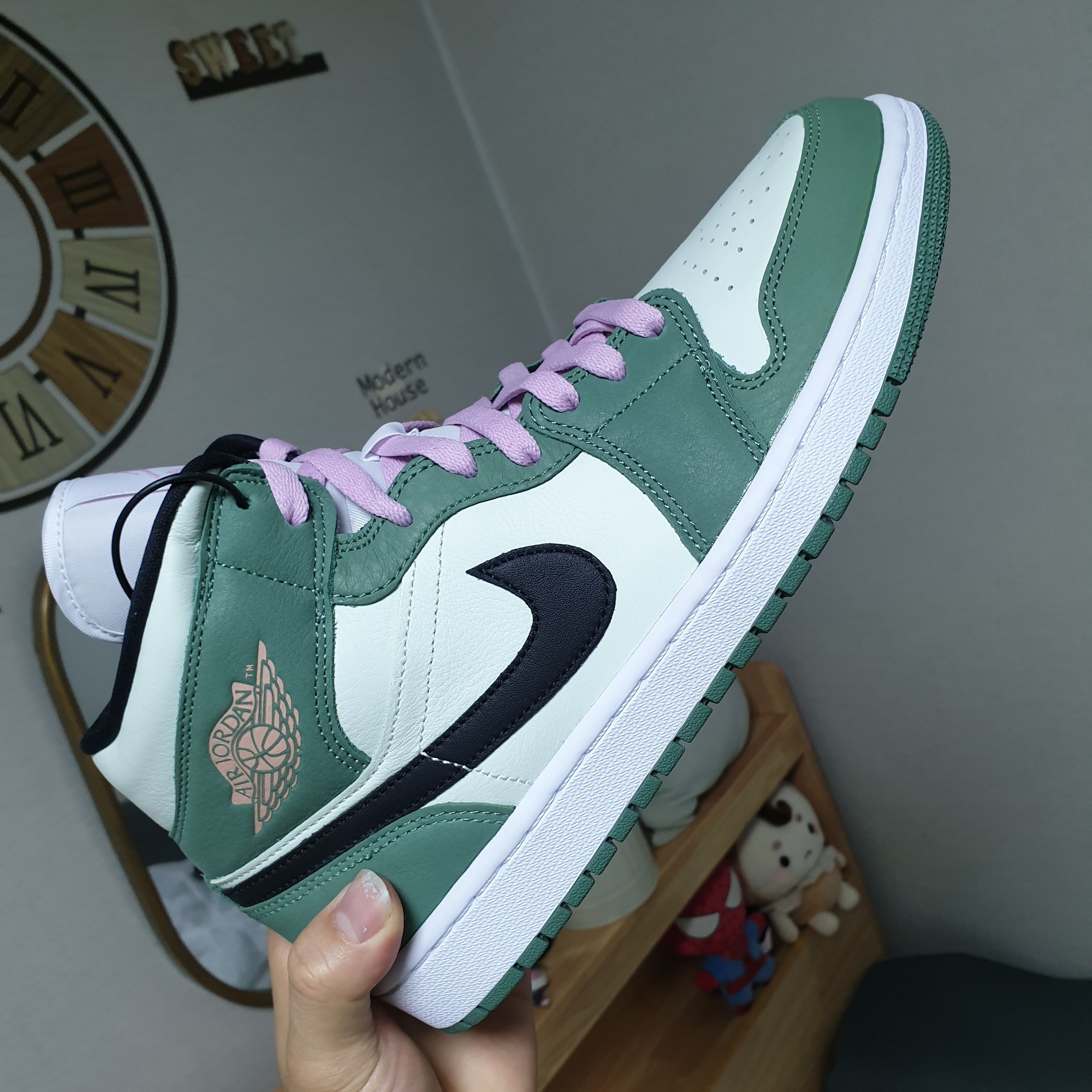(W) Jordan 1 Mid SE Dutch Green 착용 스타일 - 3
