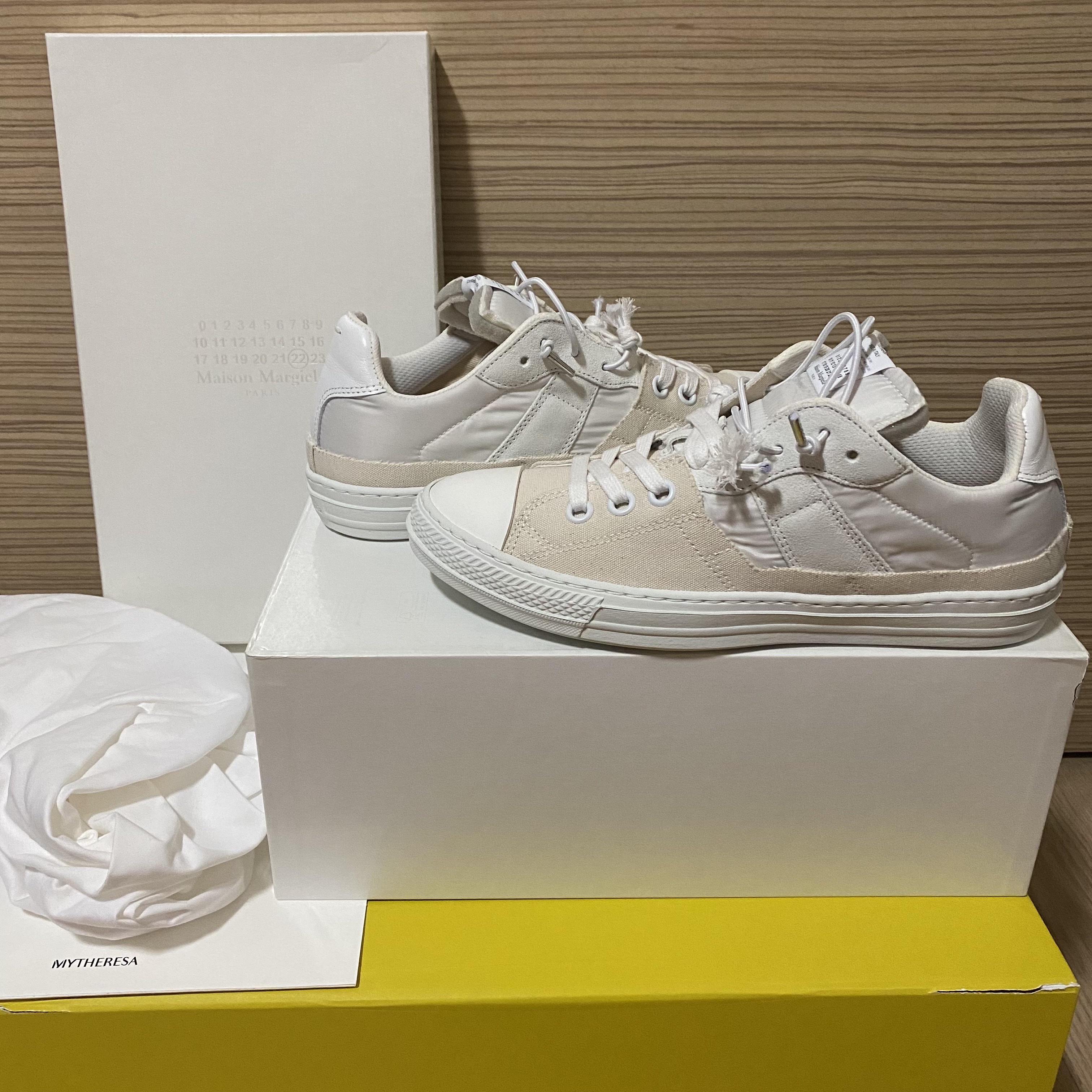 Maison Margiela Evolution Spliced Low Top Sneakers Beige 착용 스타일