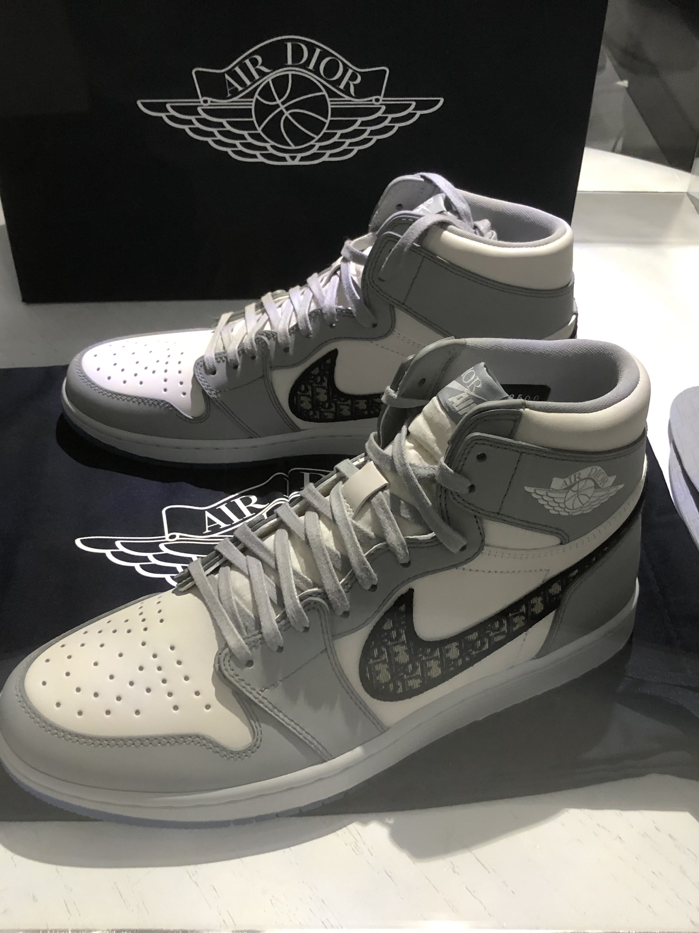 Jordan 1 x Dior High OG 착용 스타일
