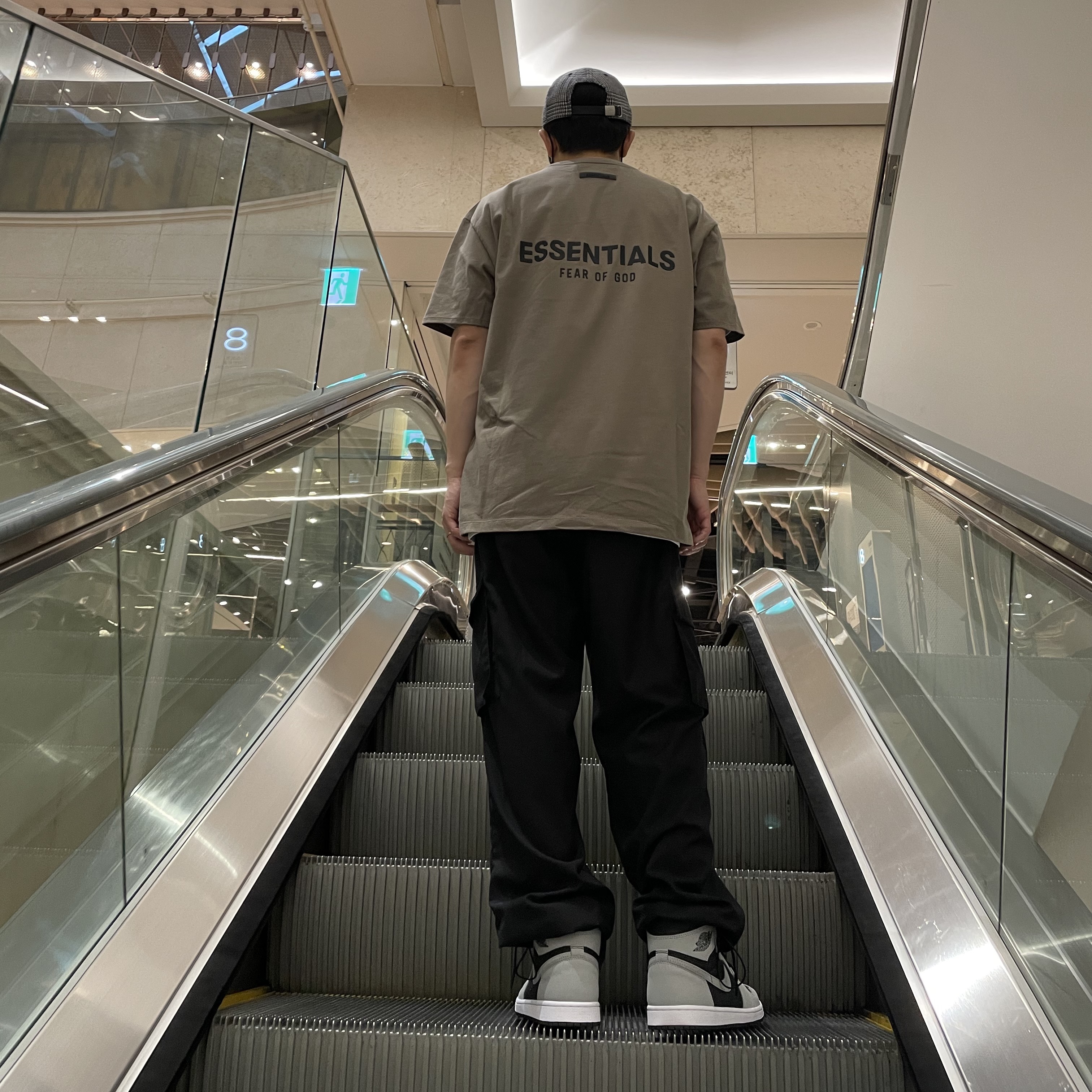 Essentials T-Shirt Taupe - 21SS, Jordan 1 Retro High OG Shadow 2.0 착용 스타일 - 5