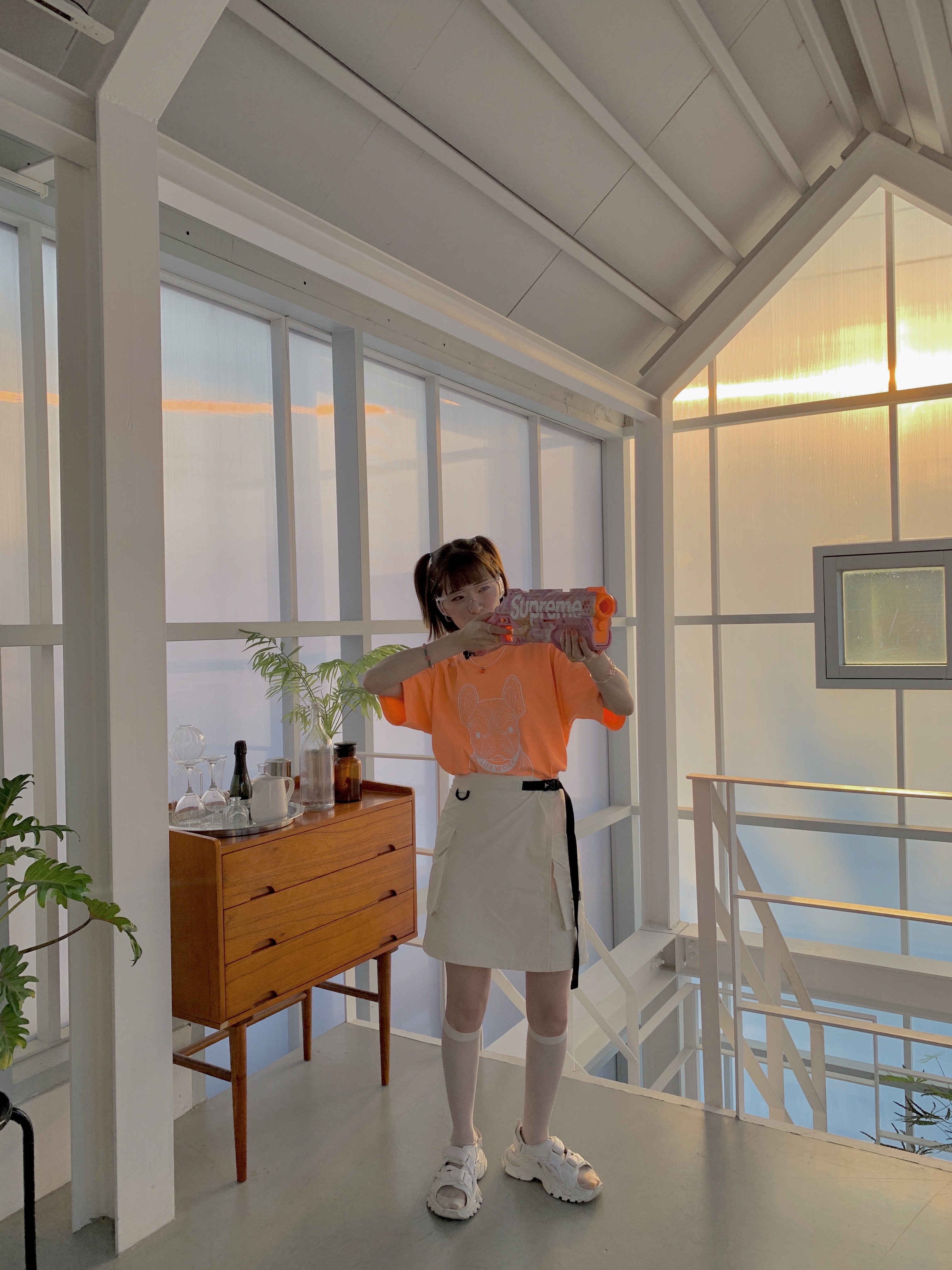 Supreme x Nerf Rival Takedown Blaster Pink - 21SS, Supreme x Nerf Rival Takedown Blaster Blue - 21SS 착용 스타일 - 3