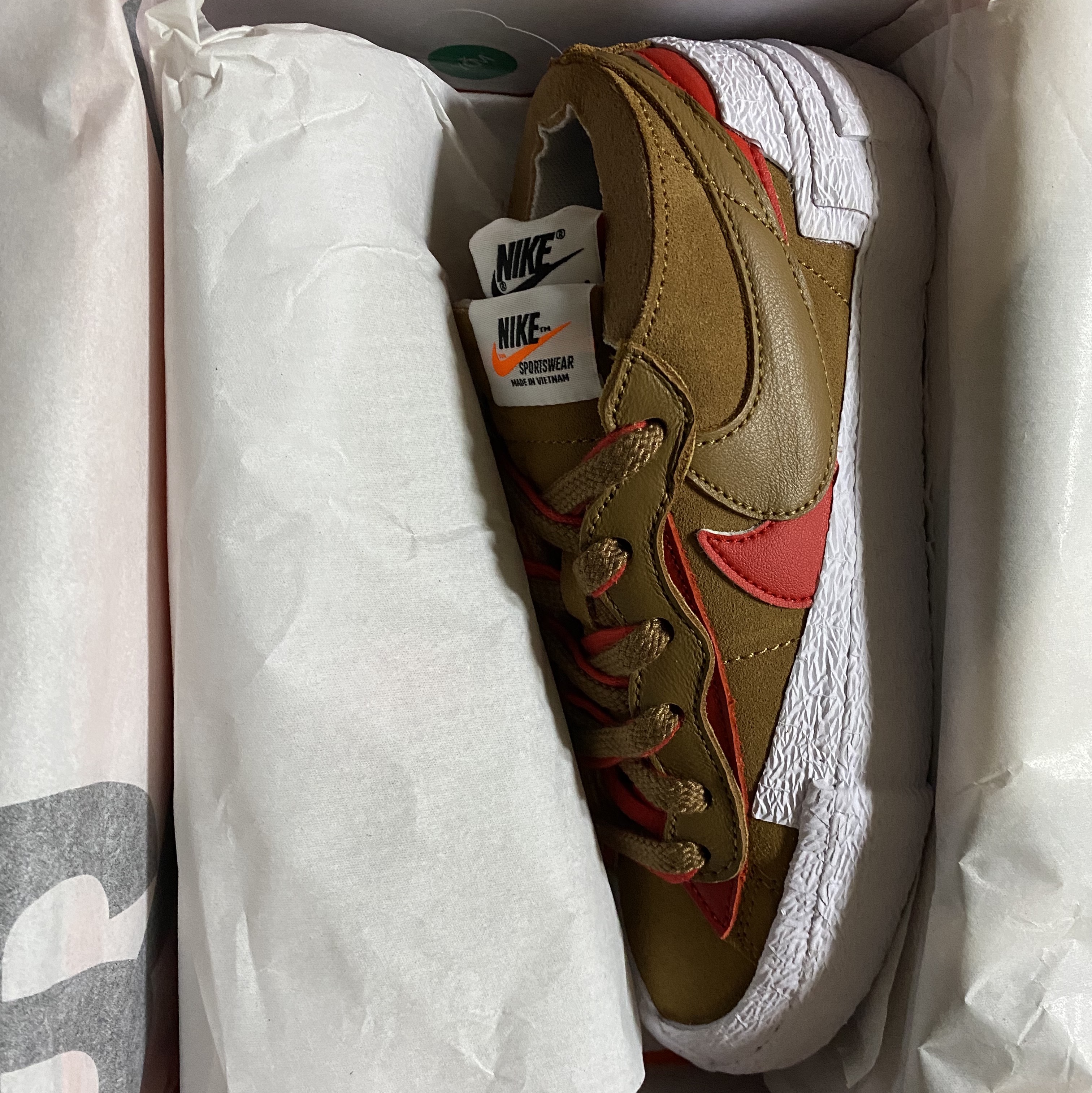 Nike x Sacai Blazer Low British Tan 착용 스타일 - 1