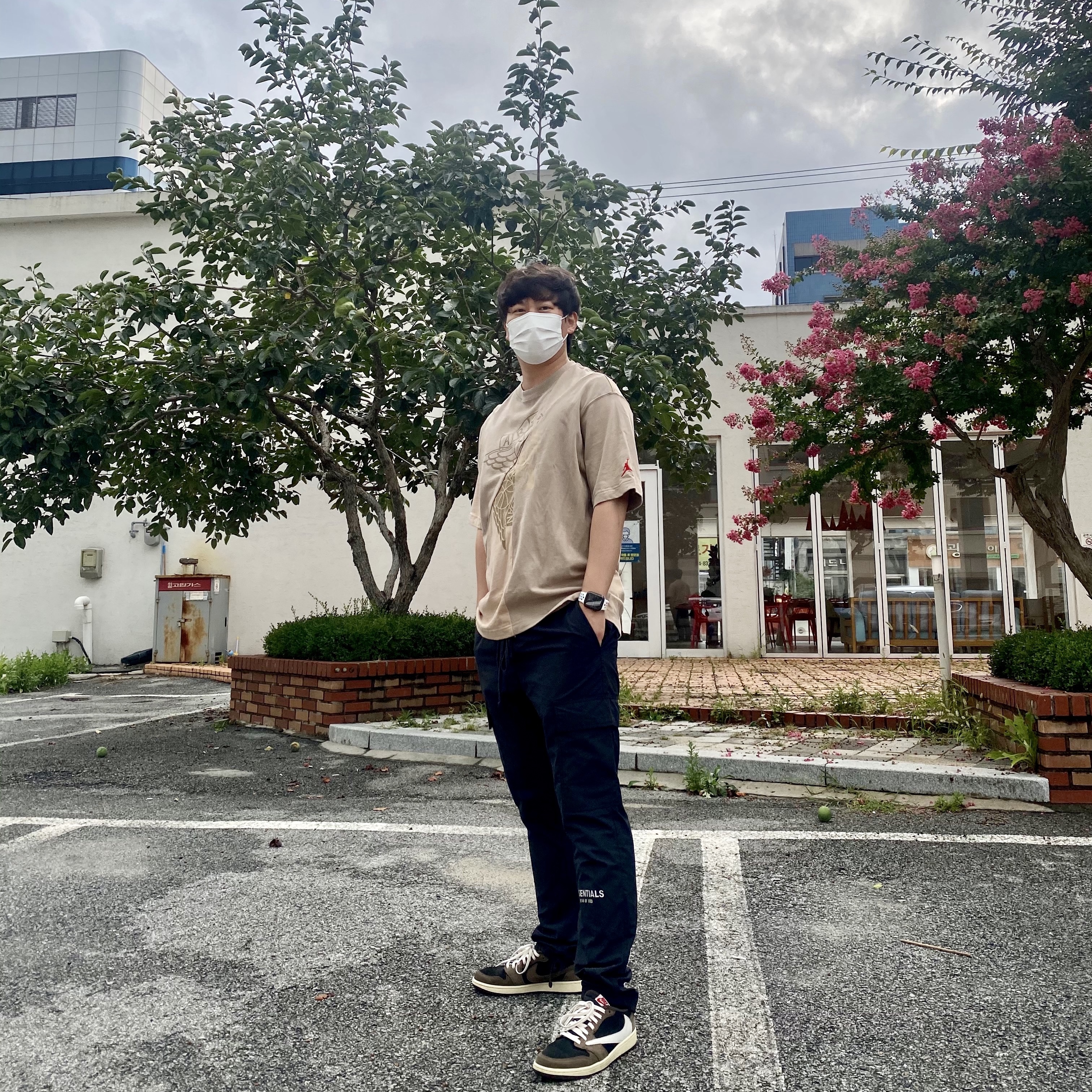 Jordan x Travis Scott S/S Top - Asia, Jordan 1 x Travis Scott Retro Low OG SP Mocha 착용 스타일