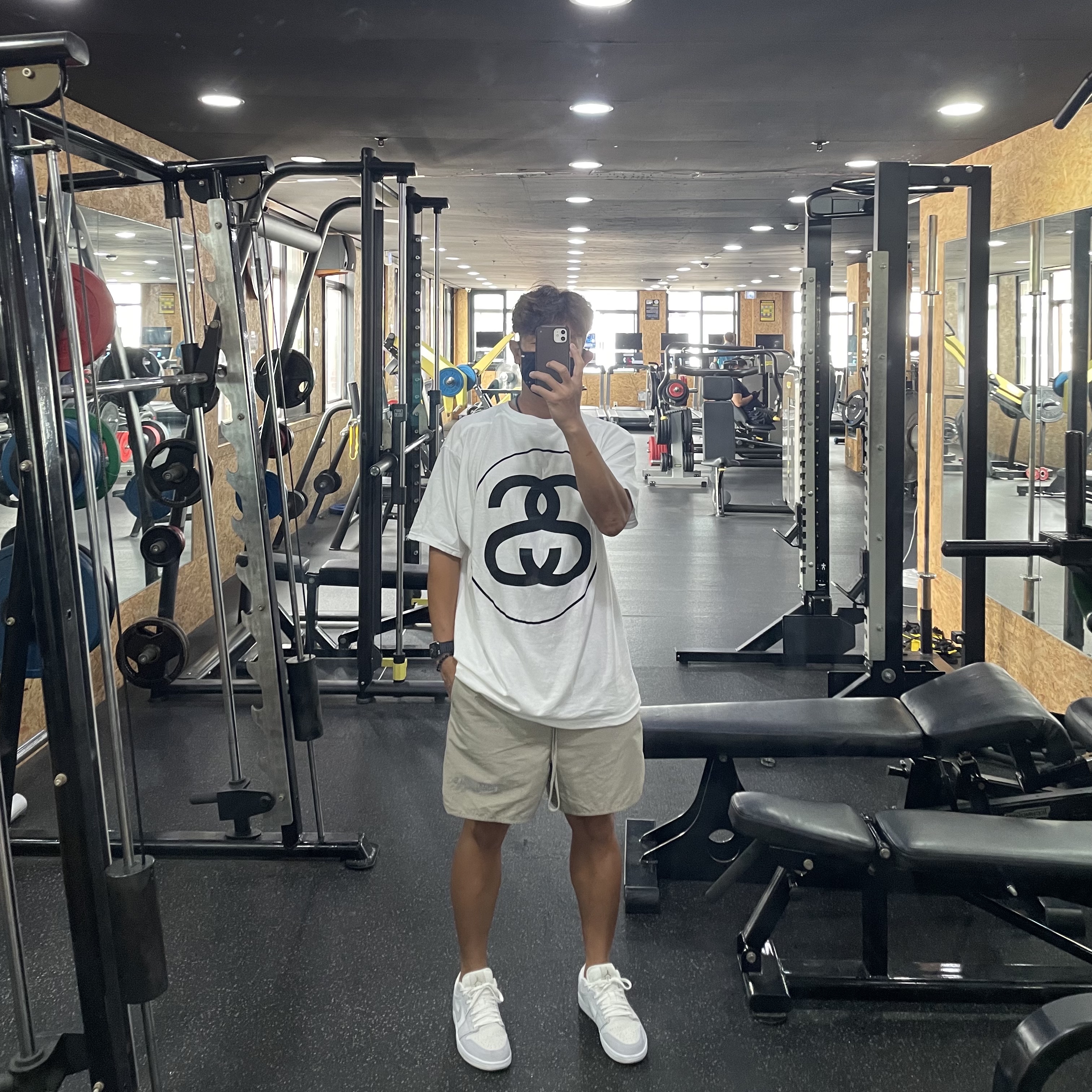 Jordan 1 Low Paris, Stussy Big Link T-Shirt White 착용 스타일 - 2