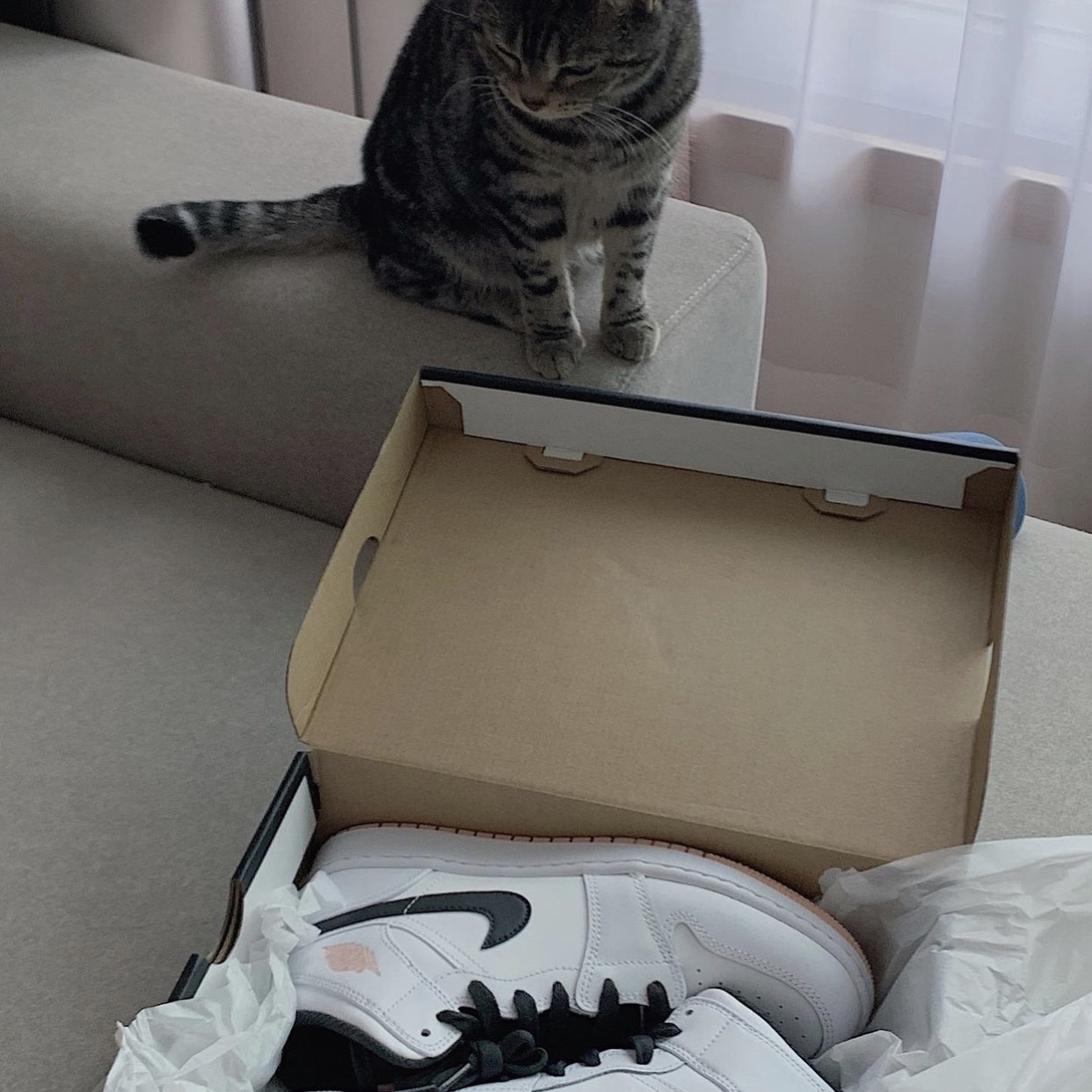 (GS) Jordan 1 Mid White Arctic Orange 착용 스타일 - 3