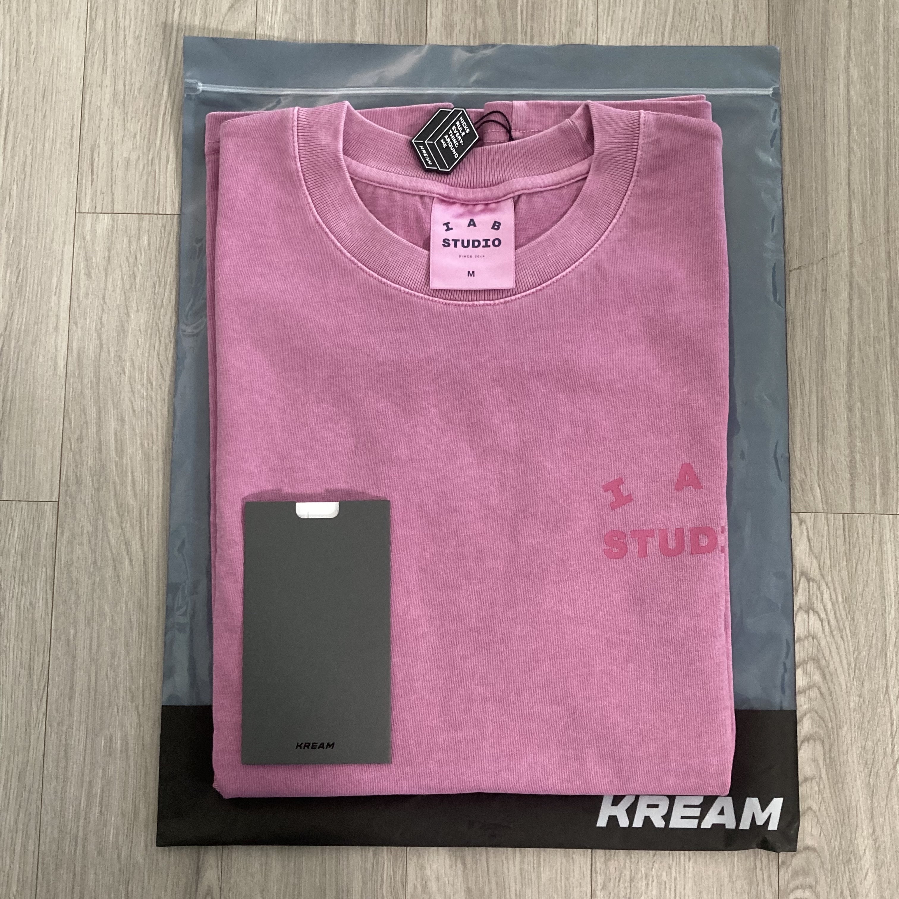 IAB Studio Pigment T-Shirt Magenta 착용 스타일 - 4