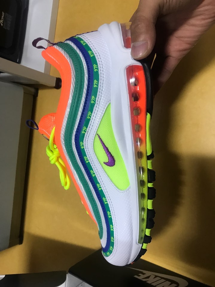 Nike Air Max 97 London Summer of Love 착용 스타일