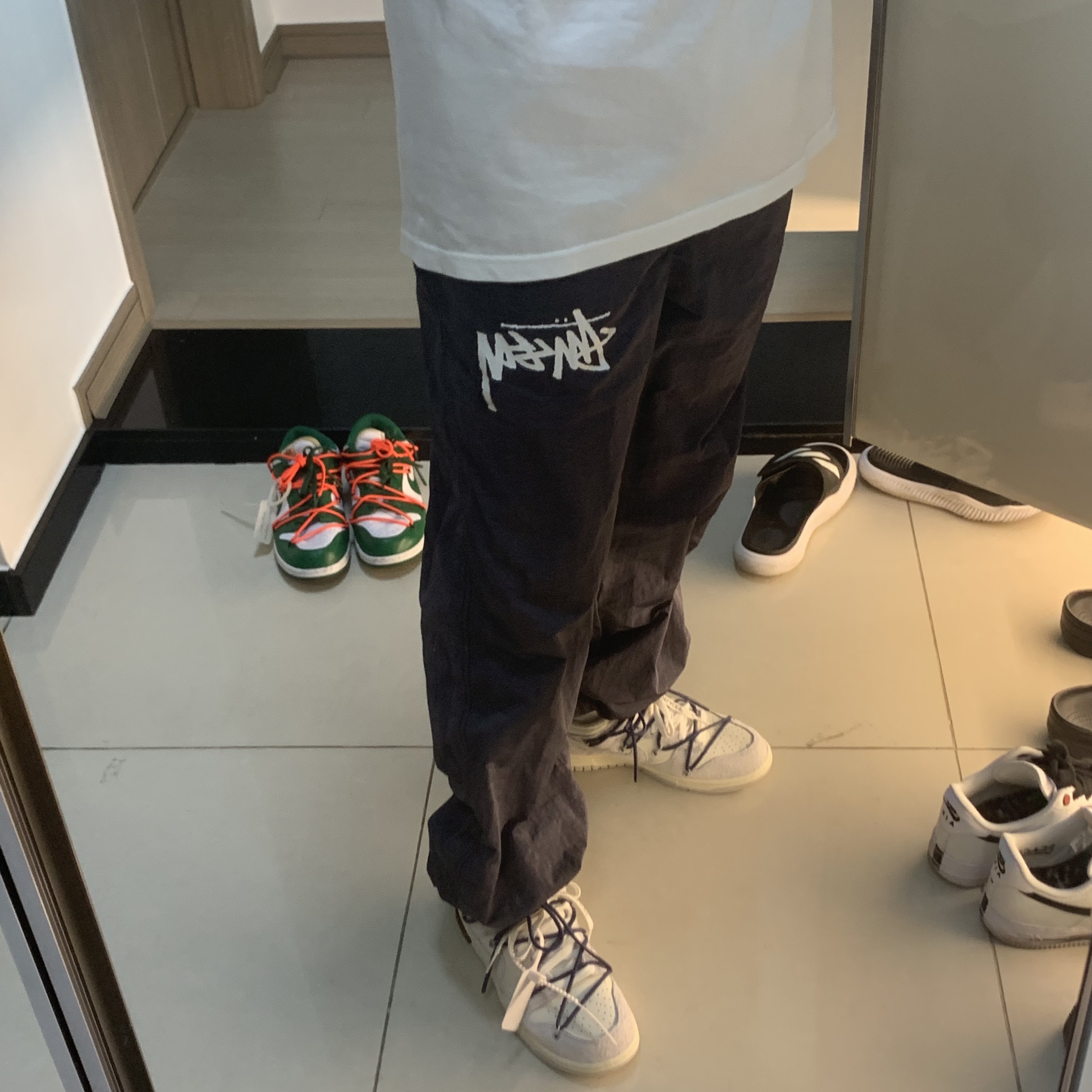 Nike x Off-White Dunk Low The 50 - Lot 18, Nike x Stussy Beach Pants Off Noir 착용 스타일 - 1
