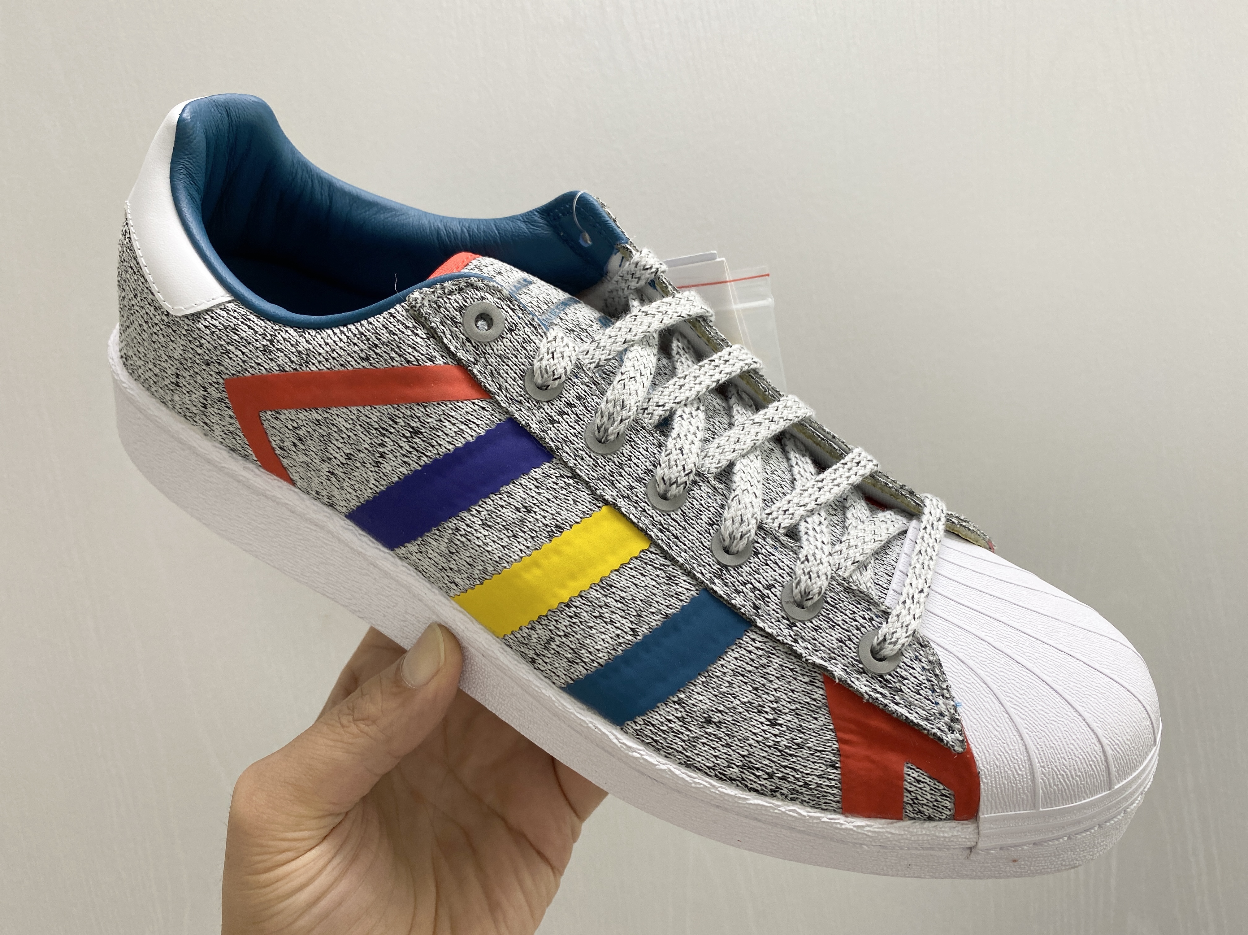 Adidas x White Mountaineering Superstar Light Grey Heather 착용 스타일 - 1