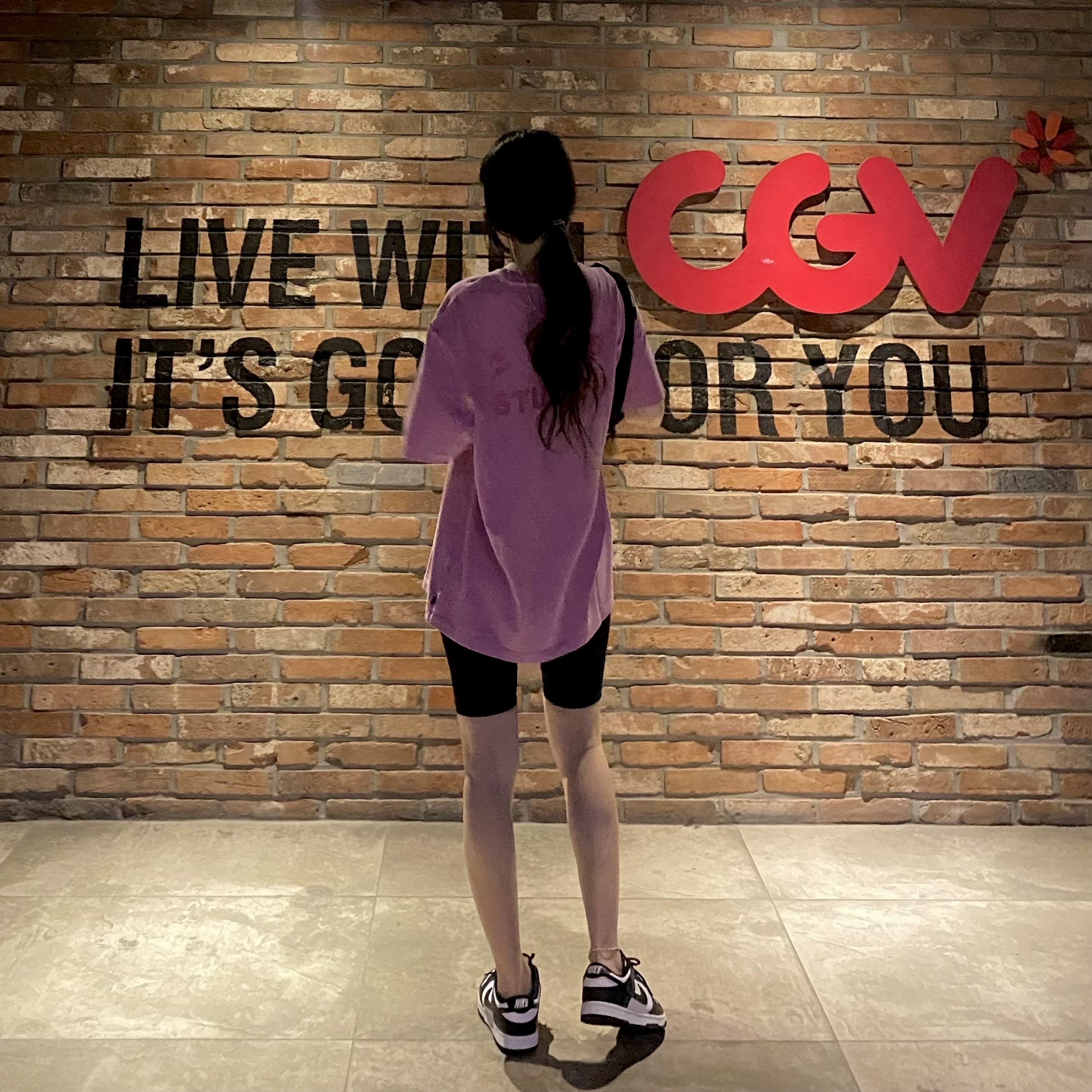IAB Studio Pigment T-Shirt Magenta, (W) IAB Studio Leggings Shorts Black 착용 스타일 - 2