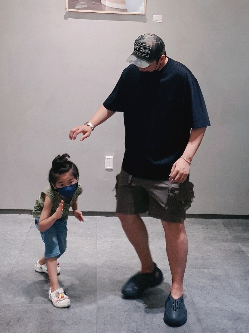 Nike ACG Cargo Shorts Ironstone - Asia, Adidas Yeezy Foam RNNR Mineral Blue 착용 스타일 - 2
