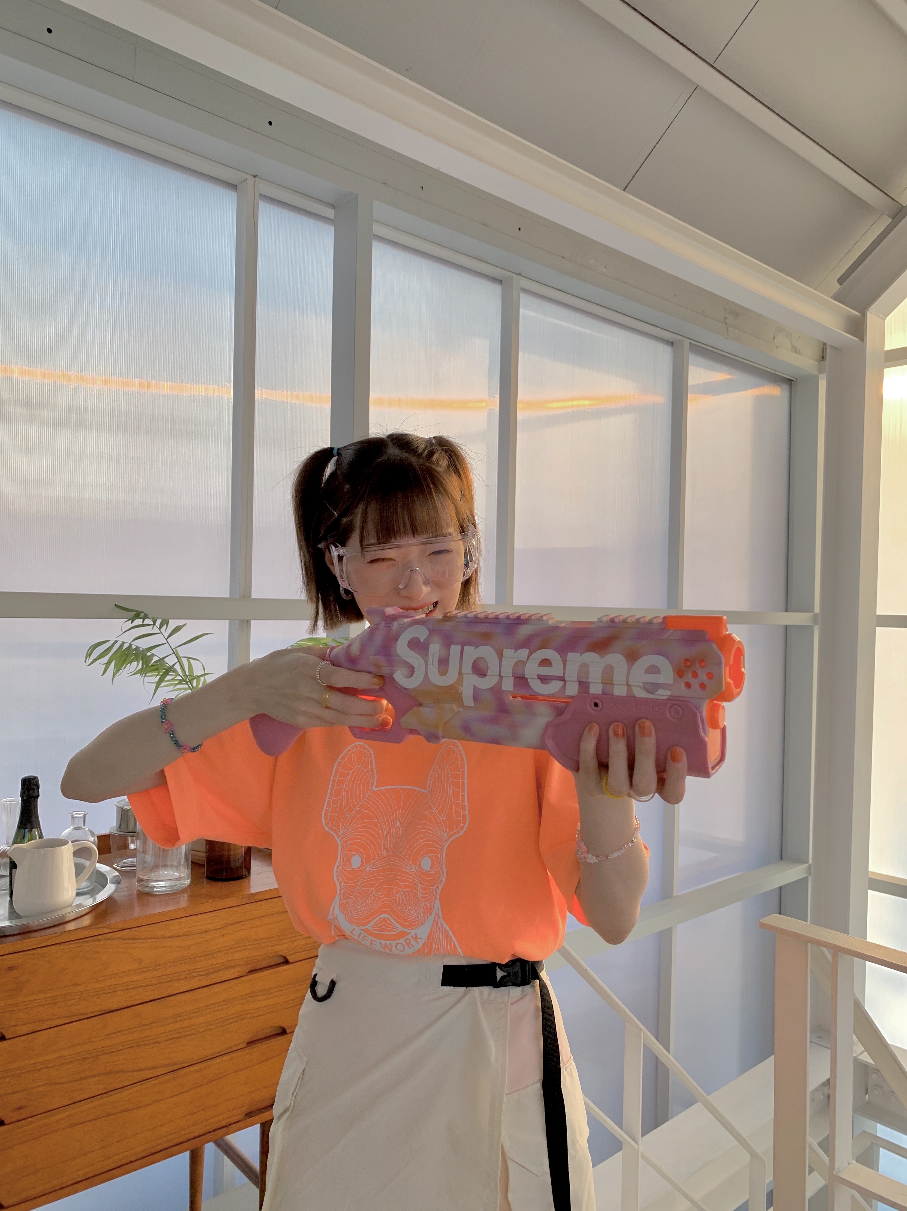 Supreme x Nerf Rival Takedown Blaster Pink - 21SS, Supreme x Nerf Rival Takedown Blaster Blue - 21SS 착용 스타일 - 4