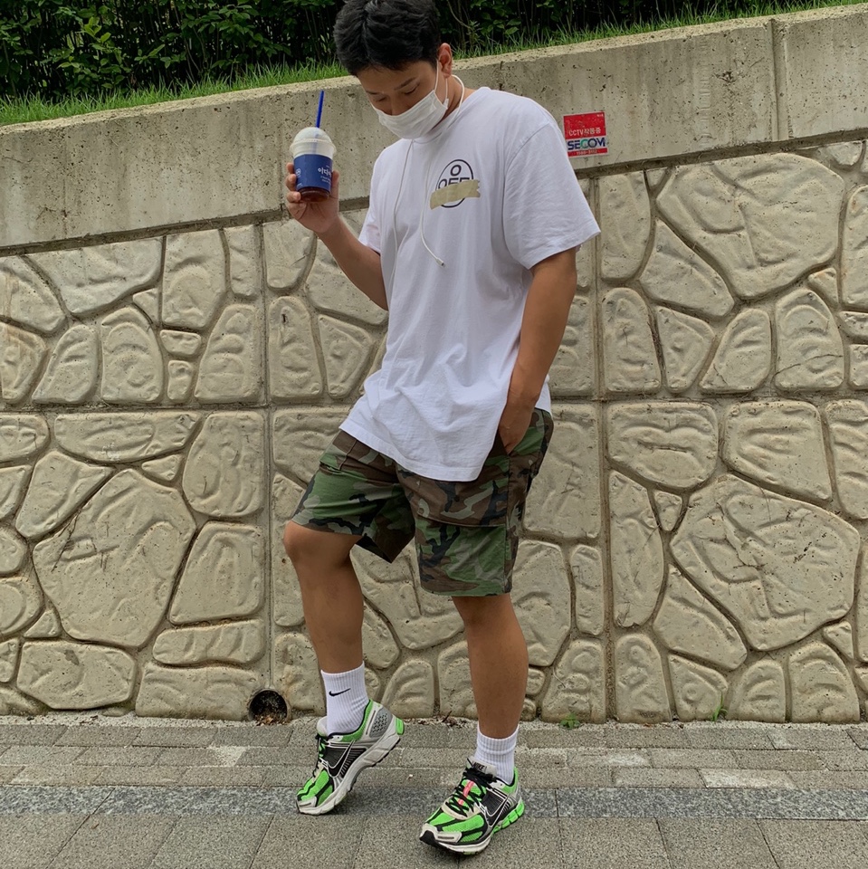 Nike Zoom Vomero 5 Electric Green Black 착용 스타일