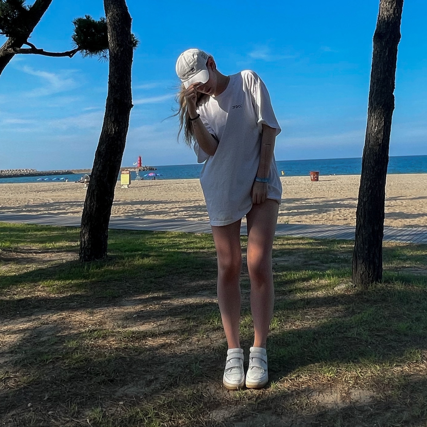 Acne Studios Perey Velcro Strap Sneakers White 착용 스타일