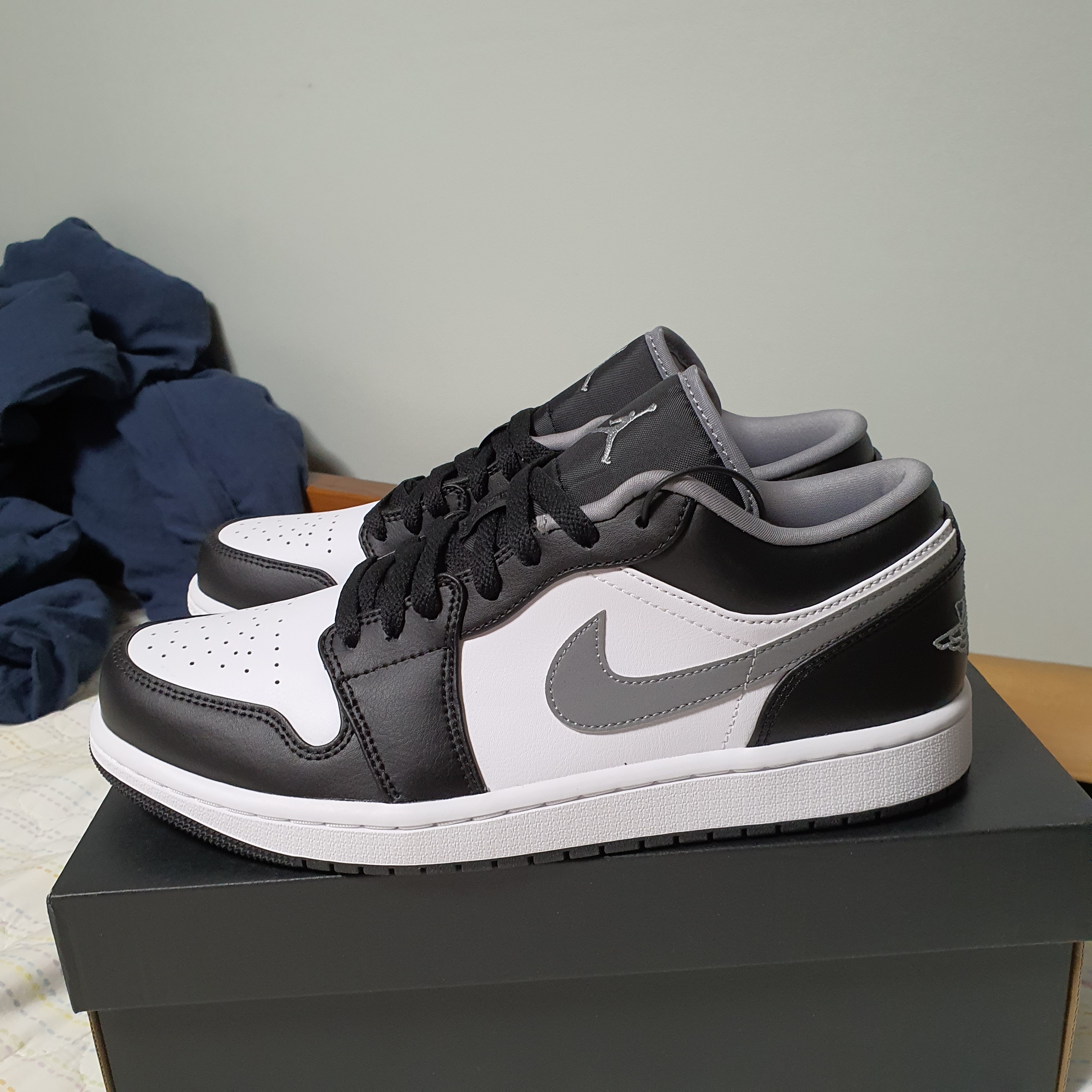 Jordan 1 Low Black Particle Grey 착용 스타일 - 1