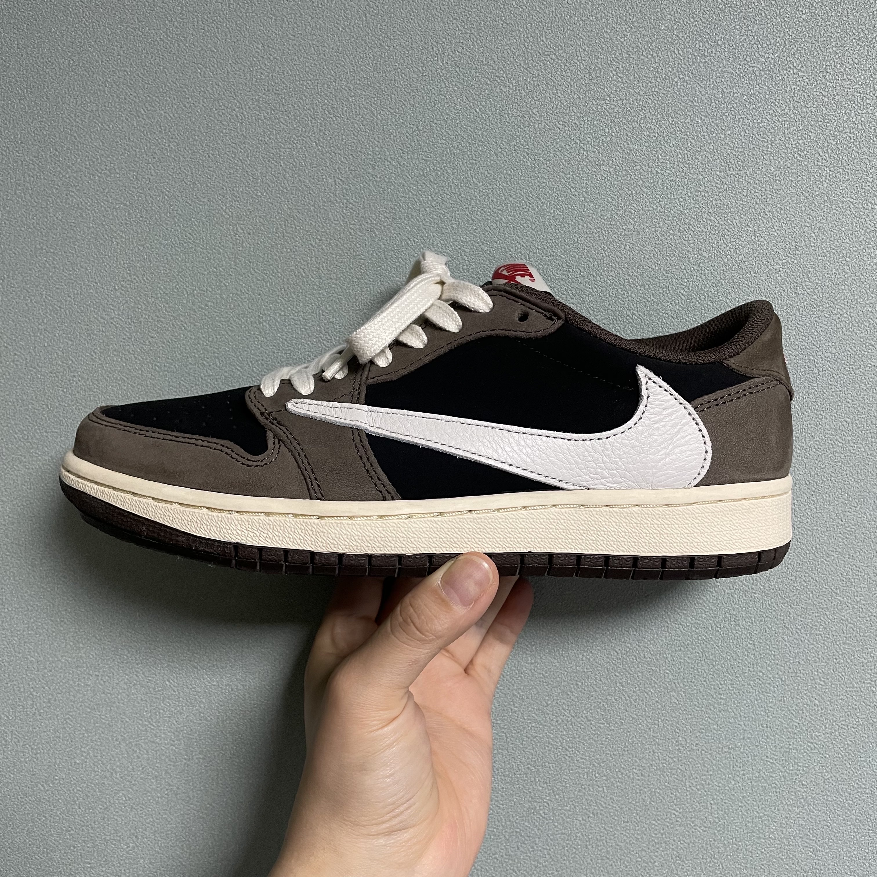 Jordan 1 x Travis Scott Retro Low OG SP Mocha 착용 스타일