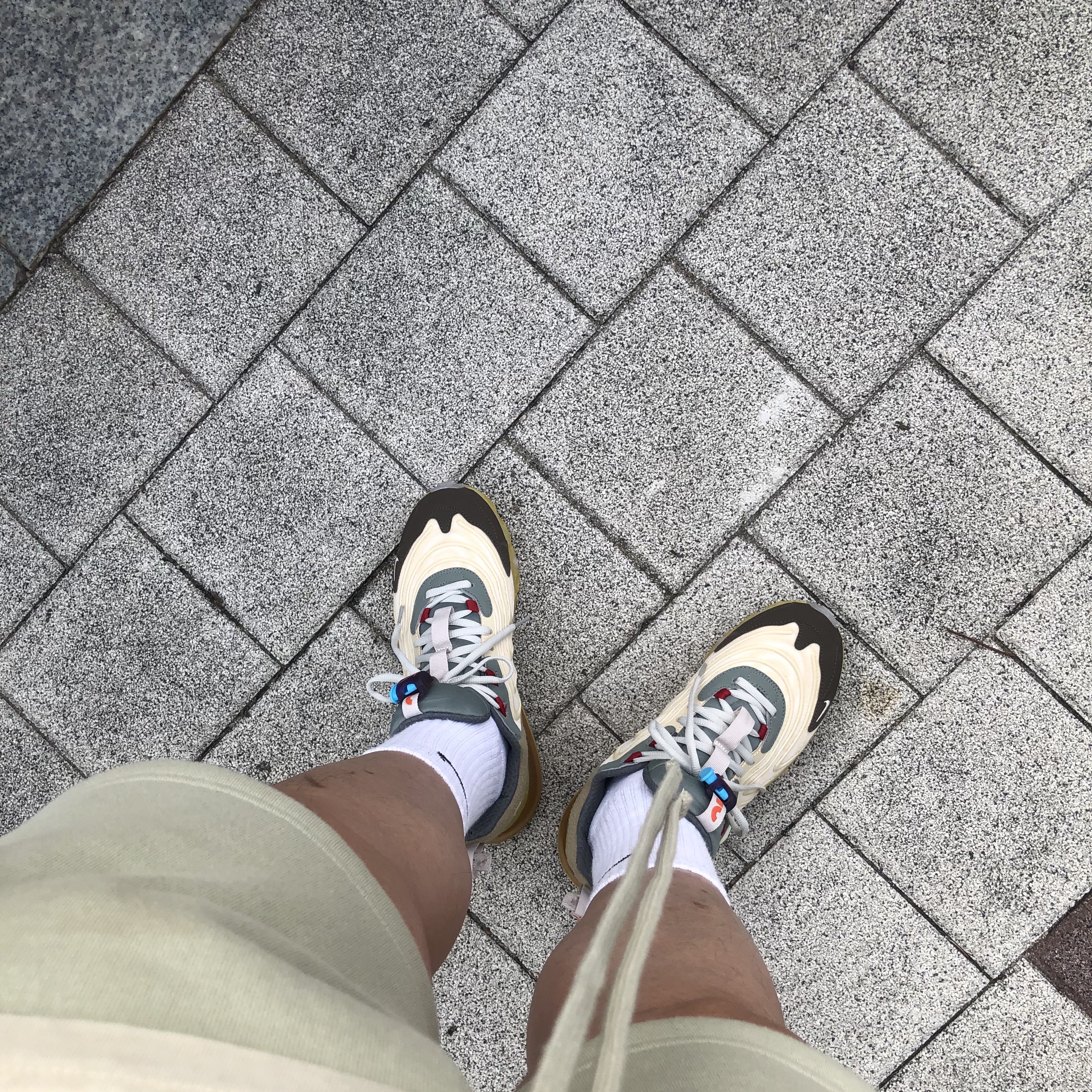 Essentials Fleece Shorts Alfafa Sage - 20FW, IAB Studio Pigment T-Shirt Oatmeal 착용 스타일 - 2