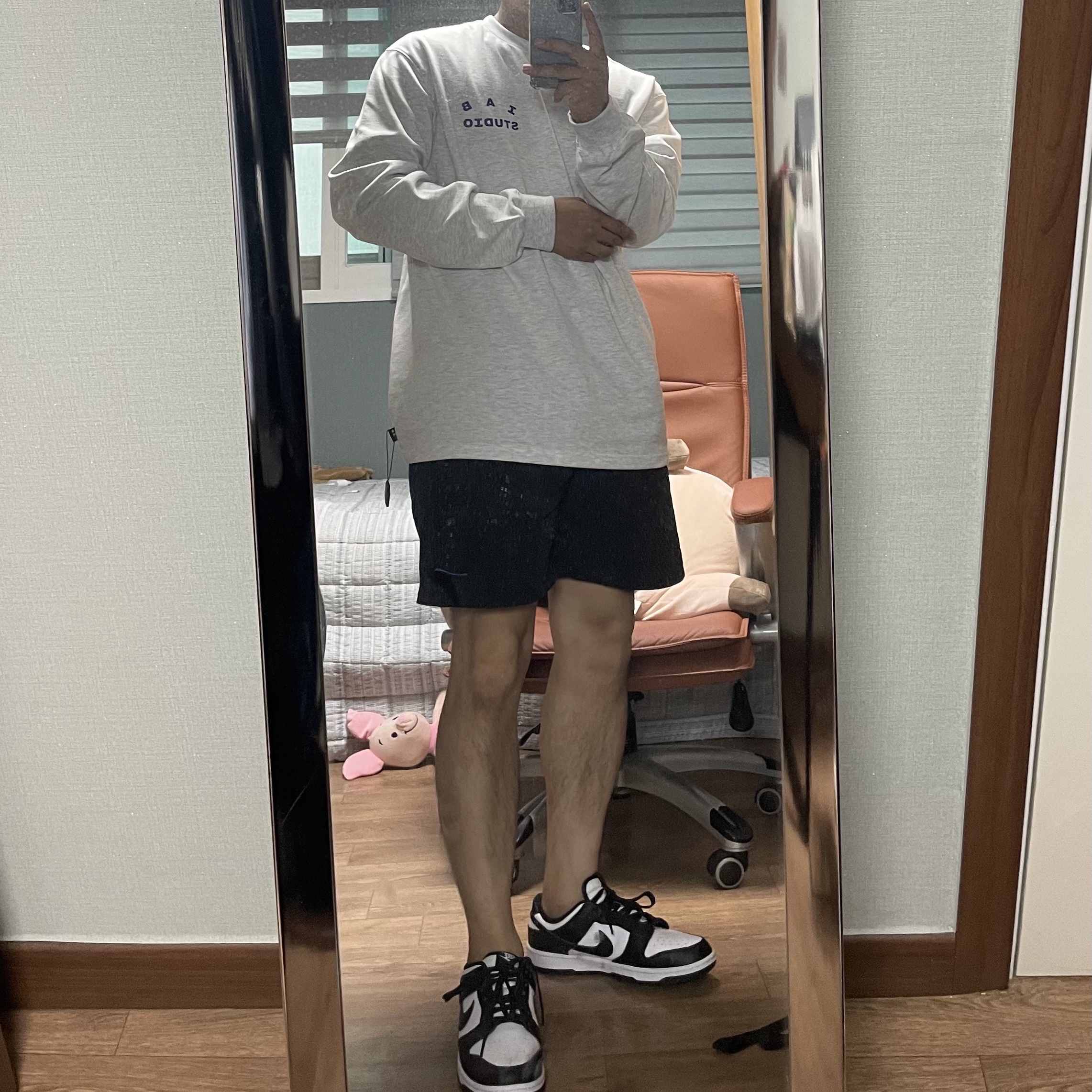 Nike Dunk Low Retro Black, IAB Studio Long Sleeve Light Gray 착용 스타일