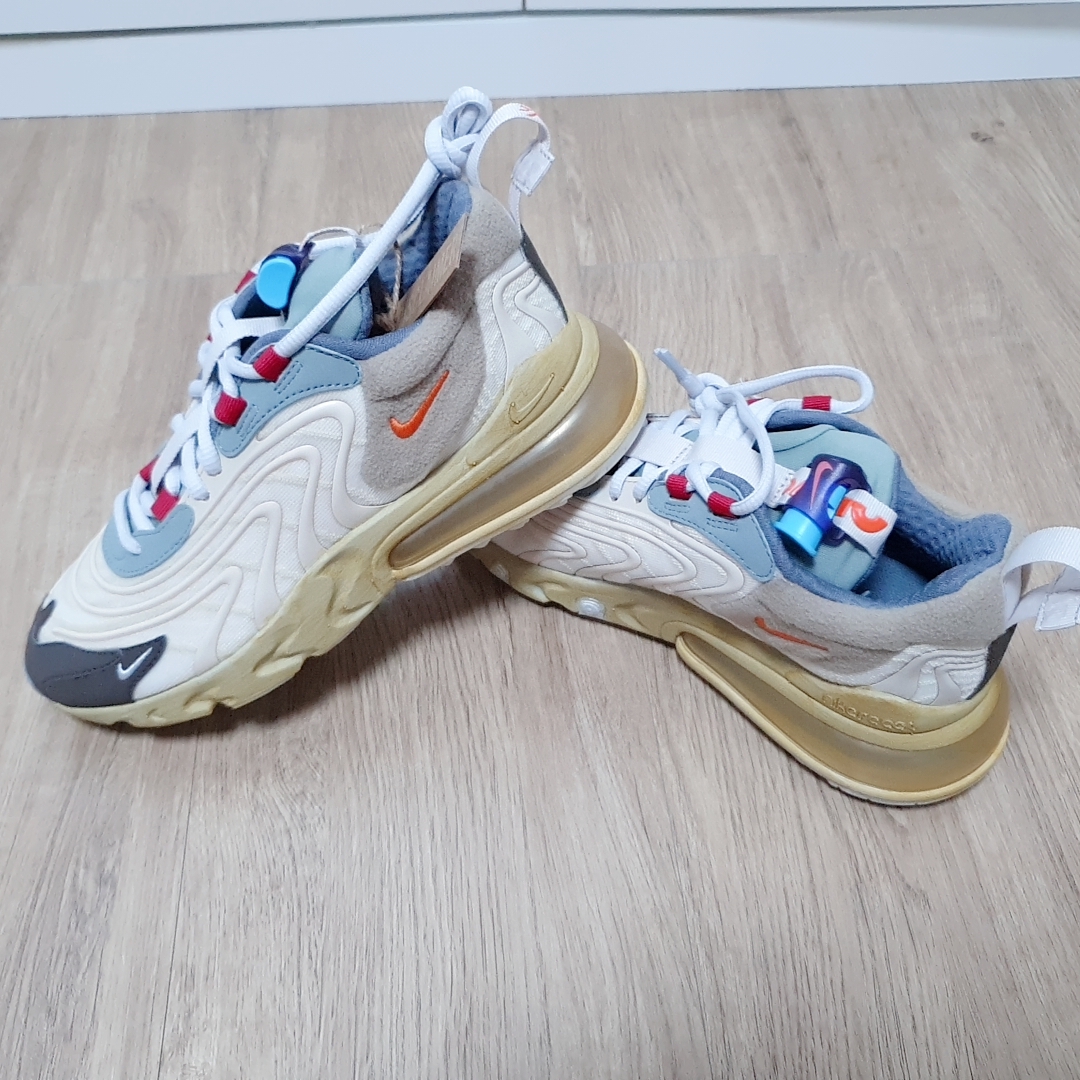 Nike x Travis Scott Air Max 270 React Cactus Trails 착용 스타일 - 5