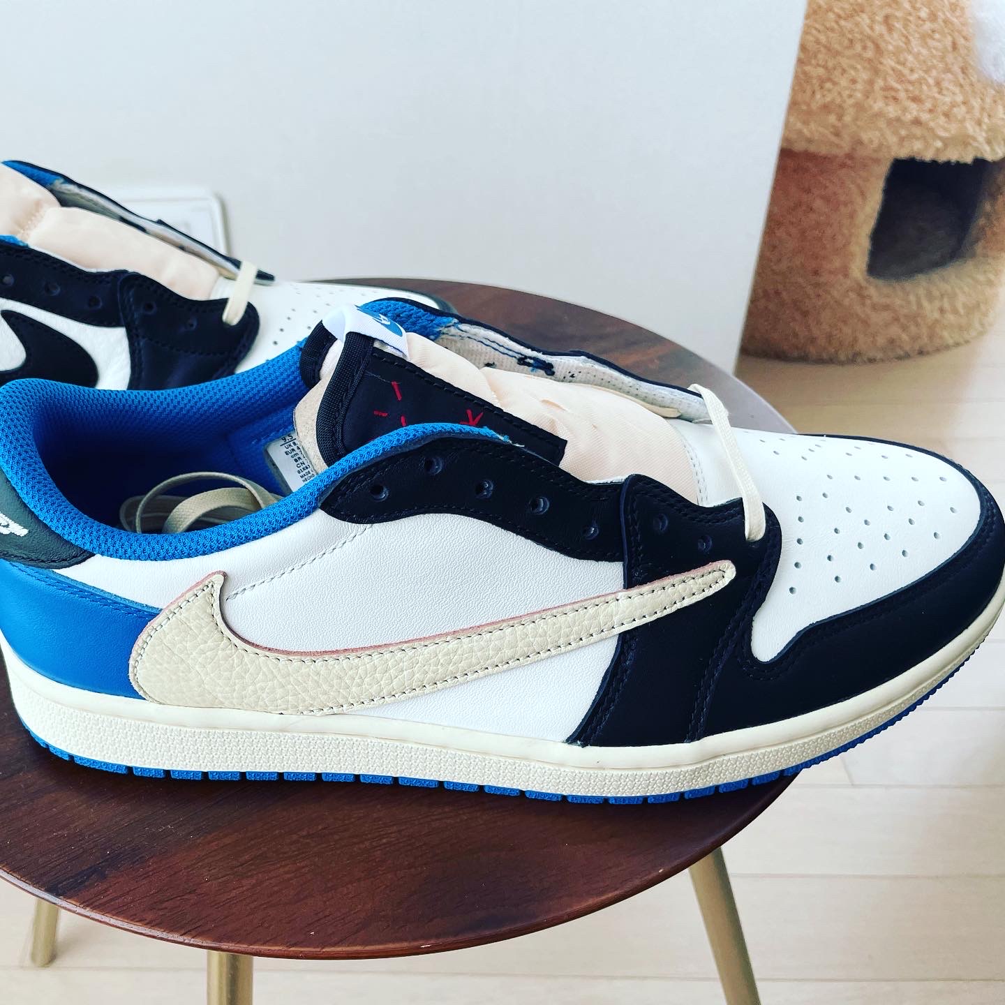 Jordan 1 x Travis Scott x Fragment Retro Low OG SP Military Blue 착용 스타일 - 2