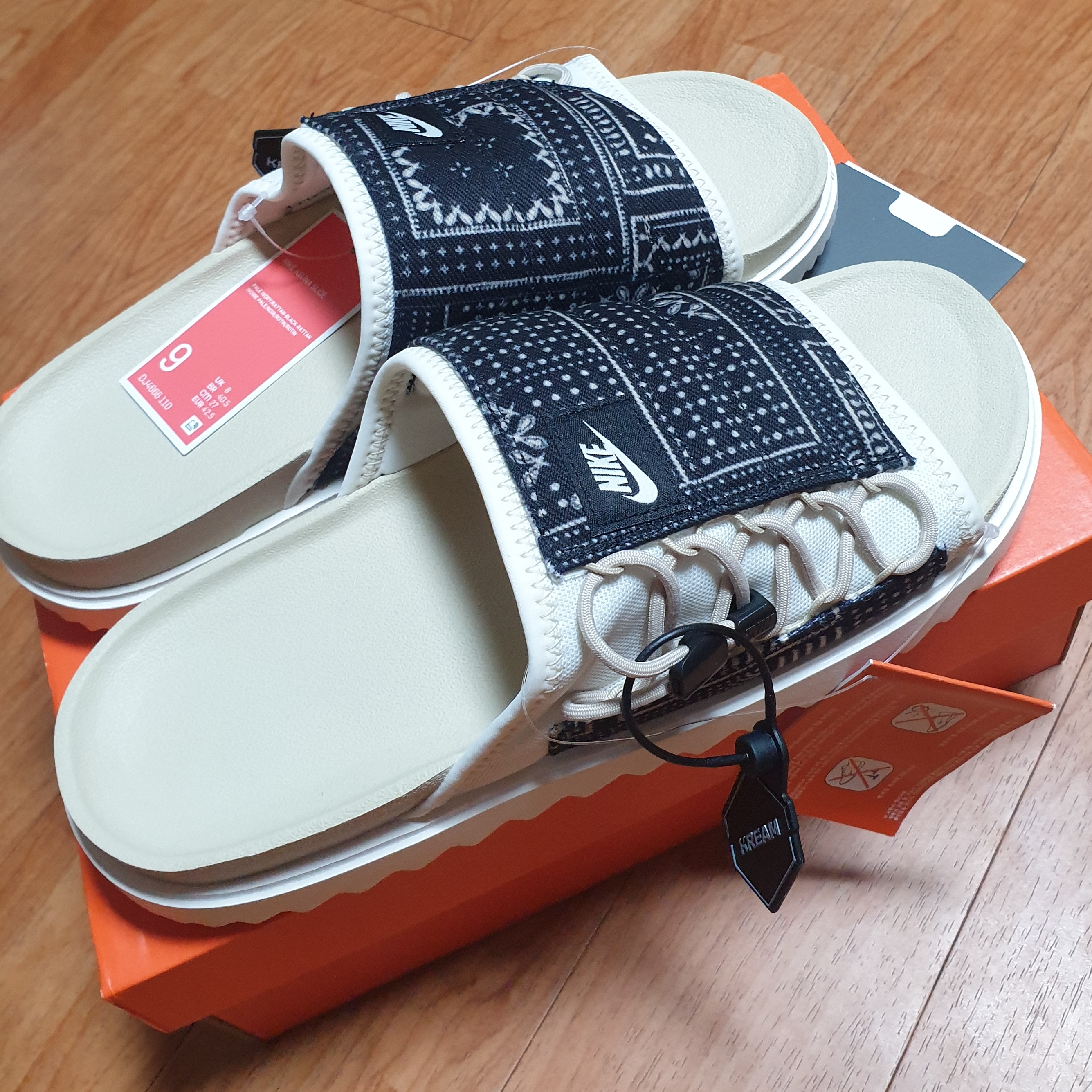 Nike Asuna Slide Pale Ivory Rattan 착용 스타일