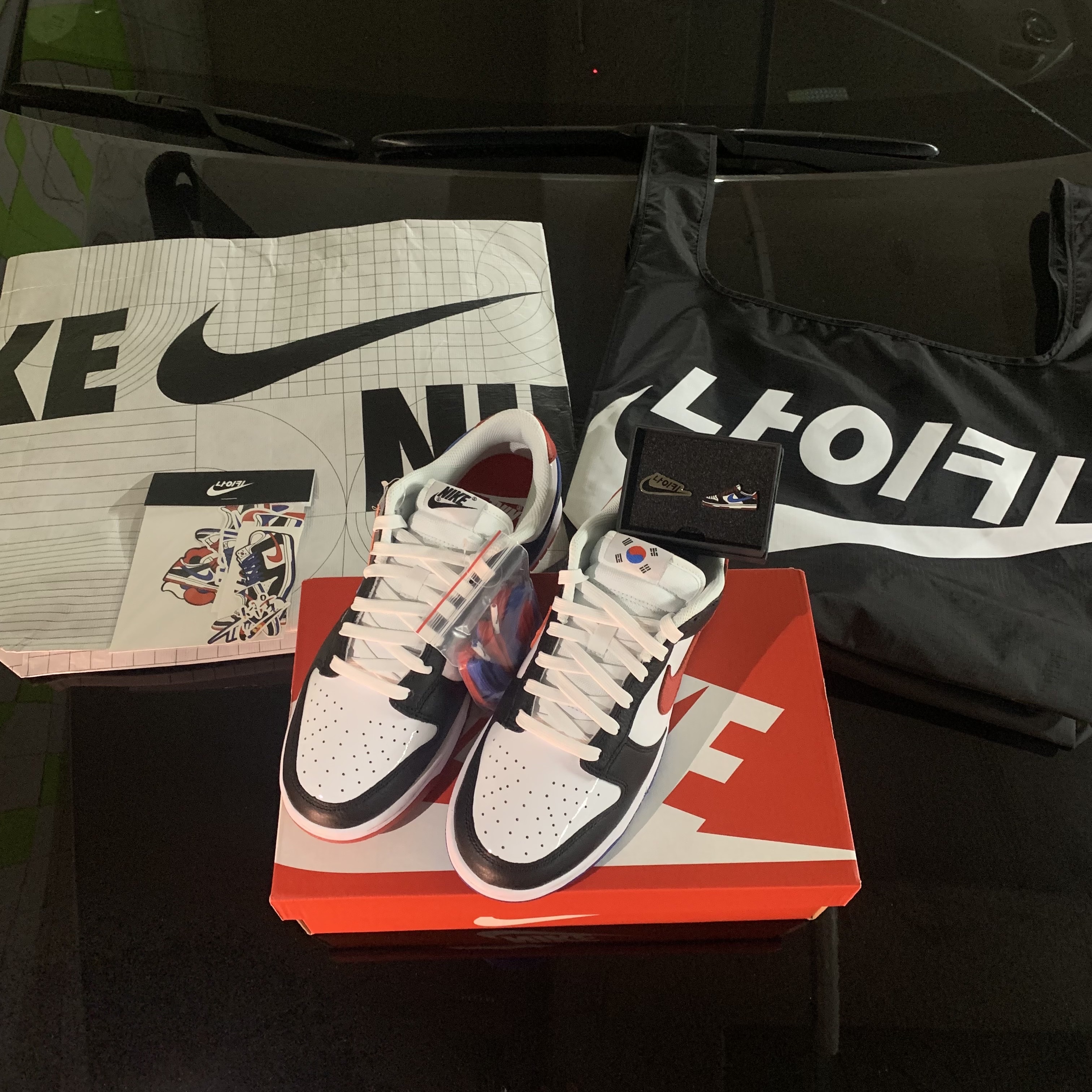 Nike Dunk Low SE Seoul (With Special Gift) 착용 스타일 - 1
