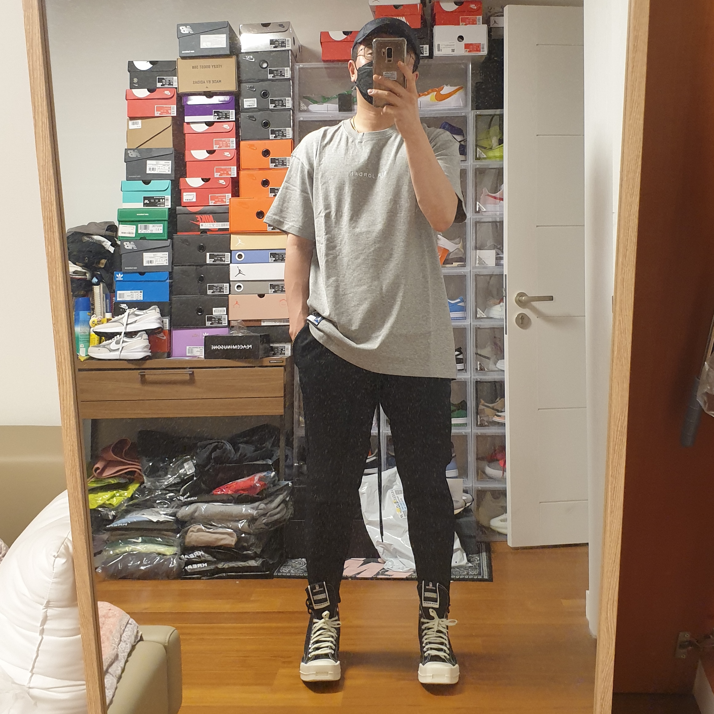 Converse x Drkshdw Turbodrk Chuck 70 Hi Black, Nike x Fear of God TI Run Pants Black 착용 스타일 - 2