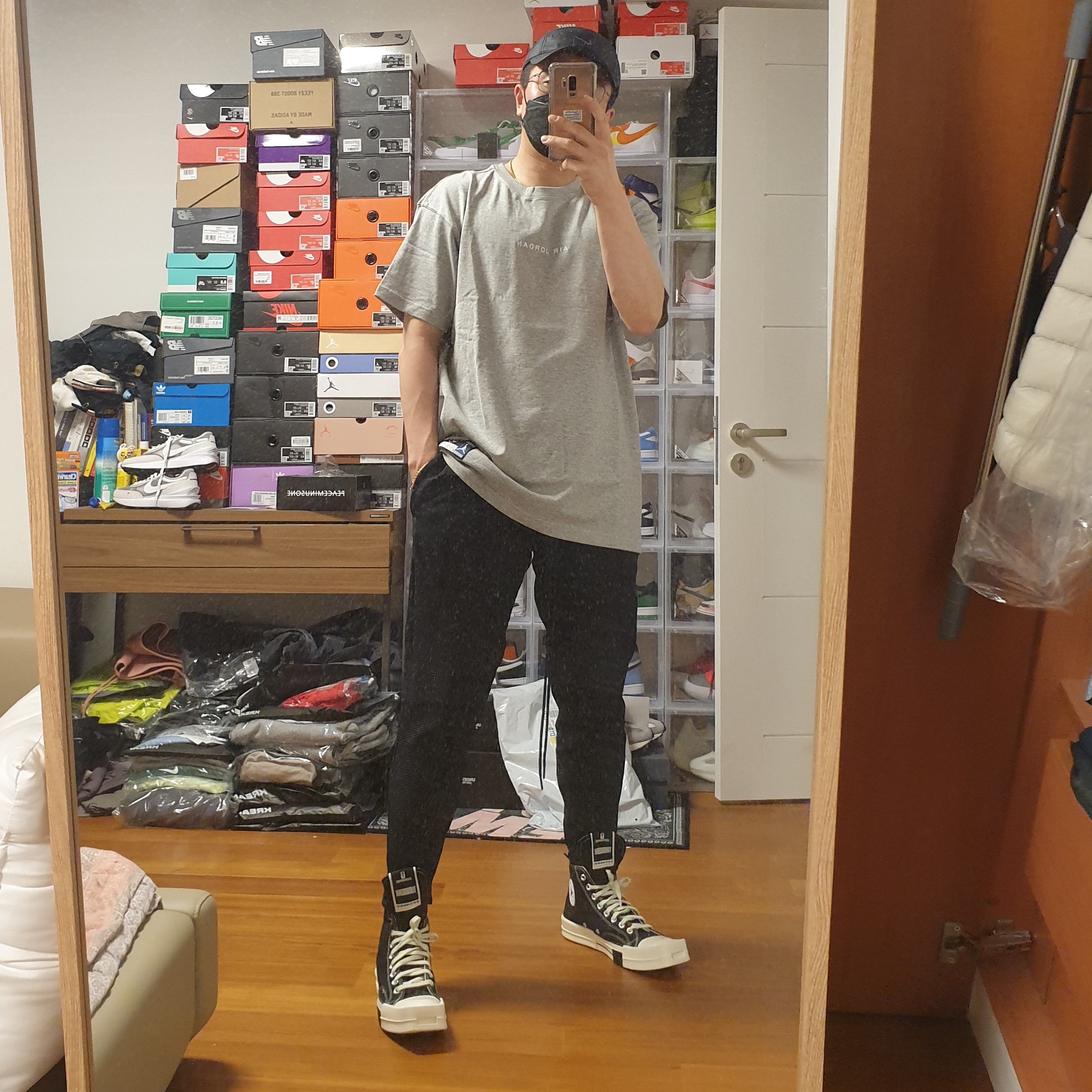 Converse x Drkshdw Turbodrk Chuck 70 Hi Black, Nike x Fear of God TI Run Pants Black 착용 스타일 - 1