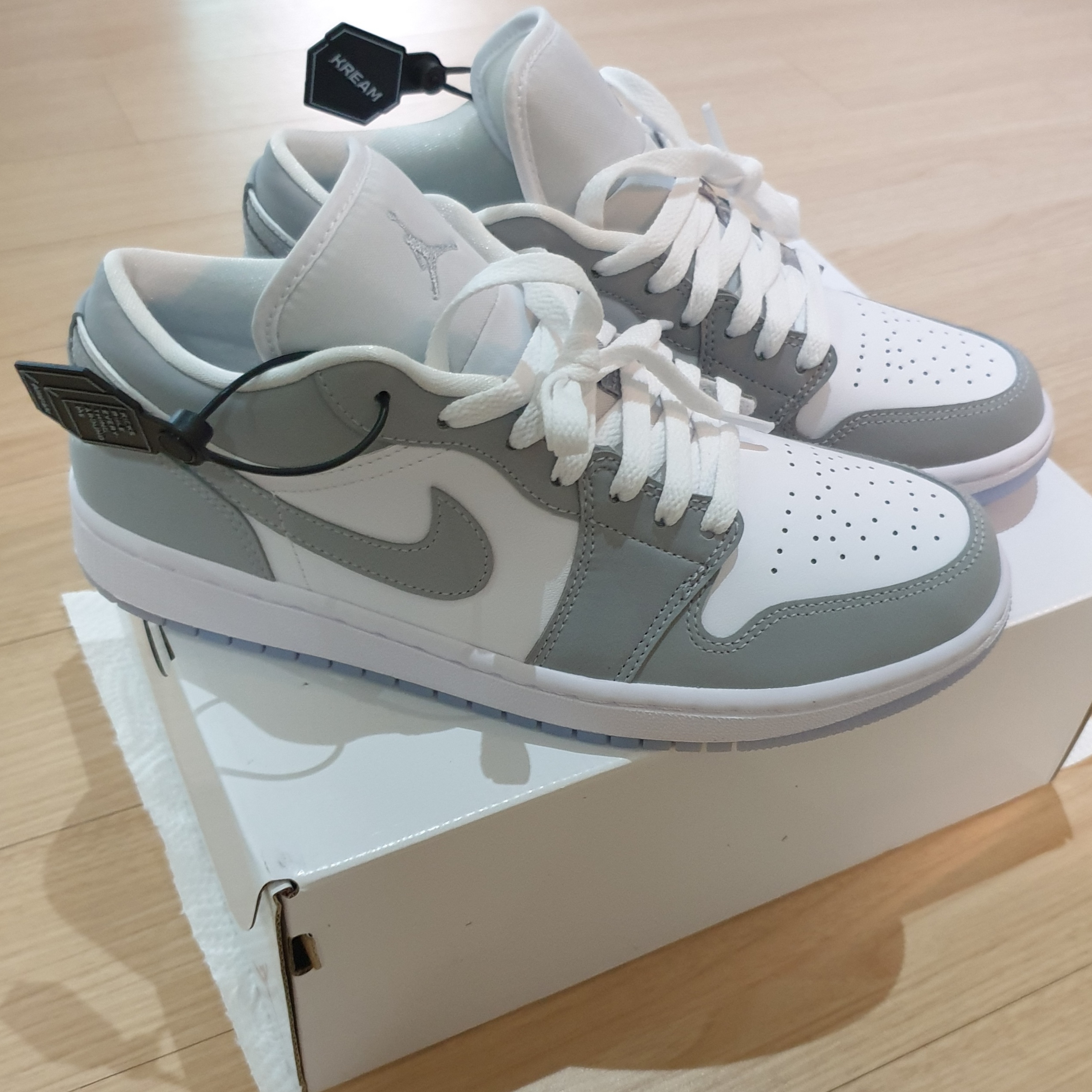 (W) Jordan 1 Low White Wolf Grey 착용 스타일