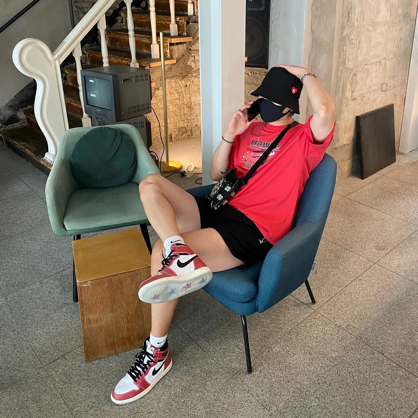 Jordan 1 x Trophy Room Retro High OG SP Chicago, Supreme Bandana Tarp Side Bag Black - 21SS 착용 스타일 - 1