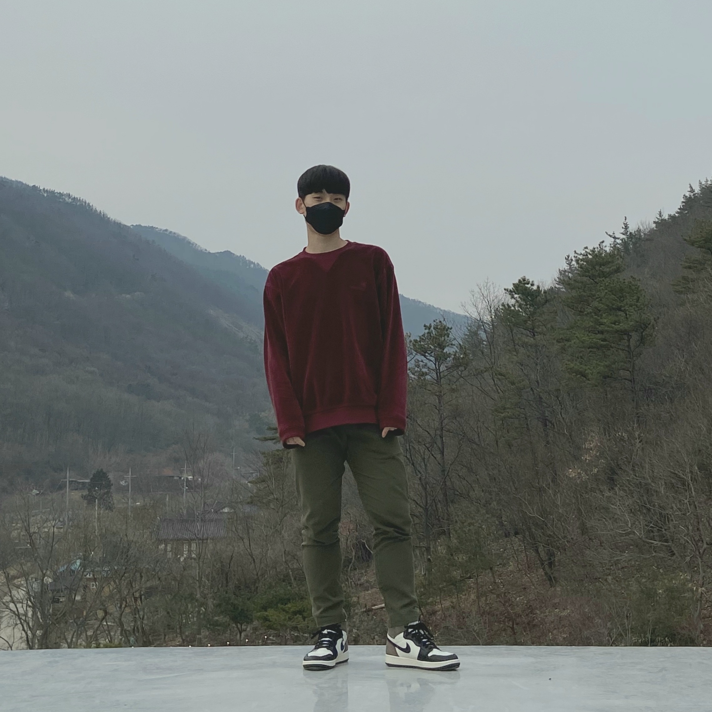 Jordan 1 Retro High OG Black Mocha 착용 스타일 - 2