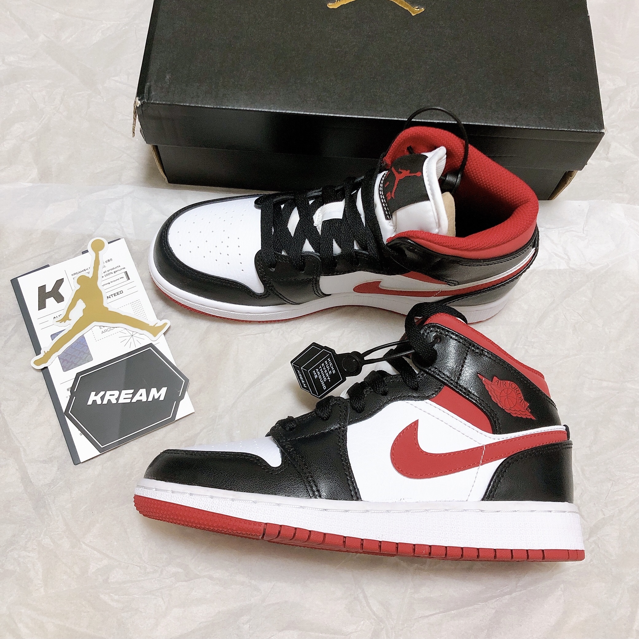 (GS) Jordan 1 Mid Gym Red Black White 착용 스타일 - 2