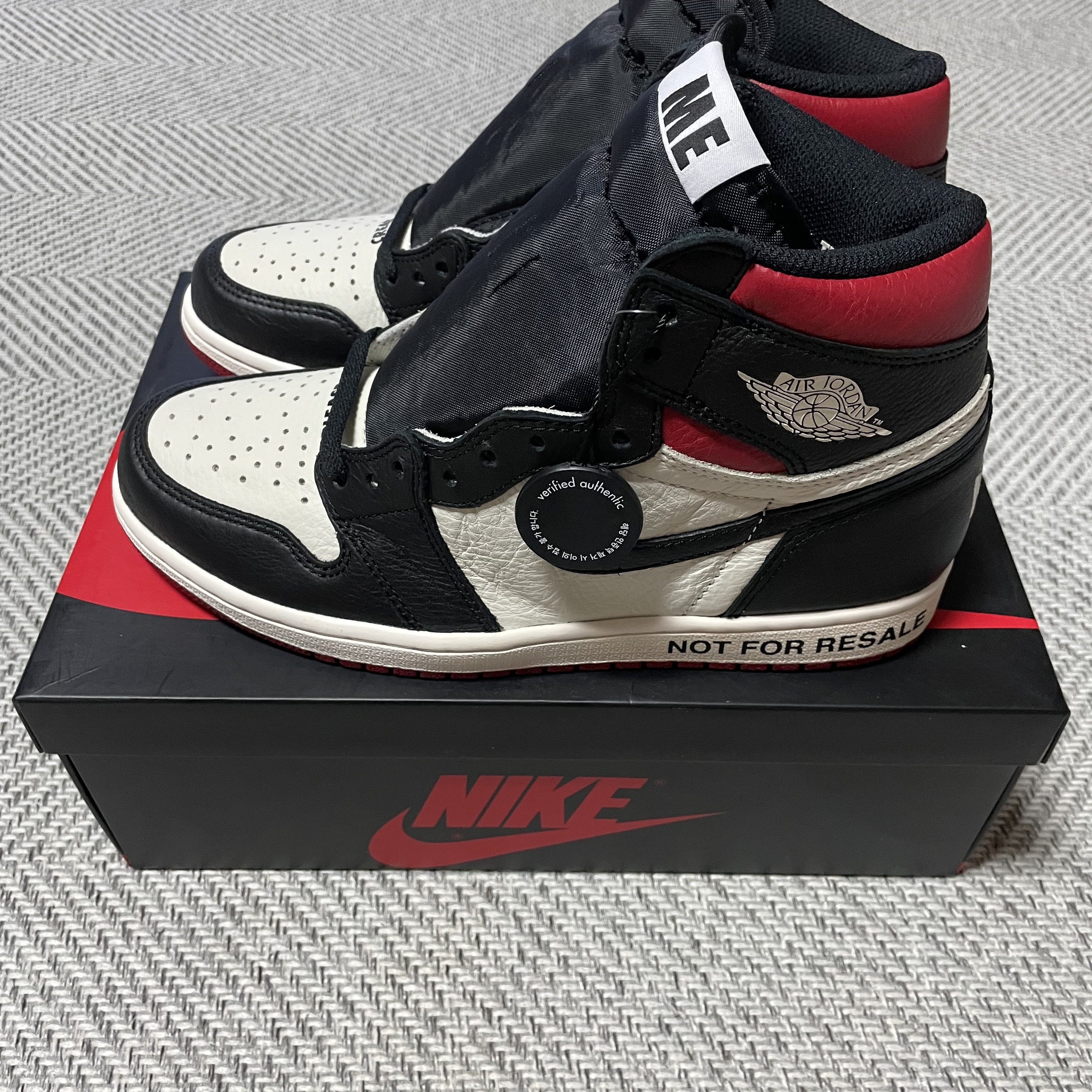Jordan 1 Retro High Not for Resale Varsity Red 착용 스타일 - 2