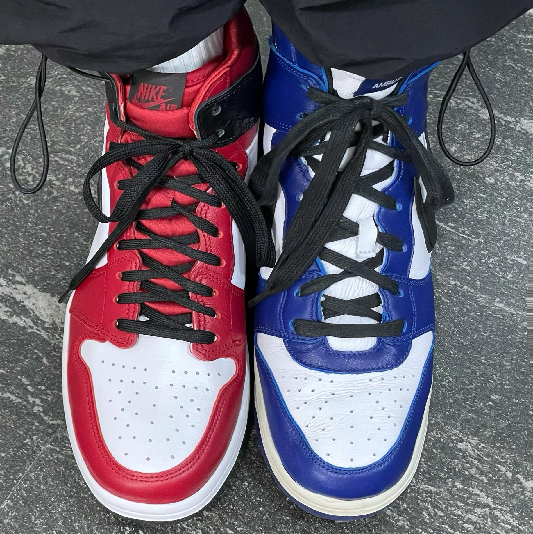 (W) Jordan 1 Retro High Satin Red, Nike x Ambush Dunk High Deep Royal Blue 착용 스타일 - 1