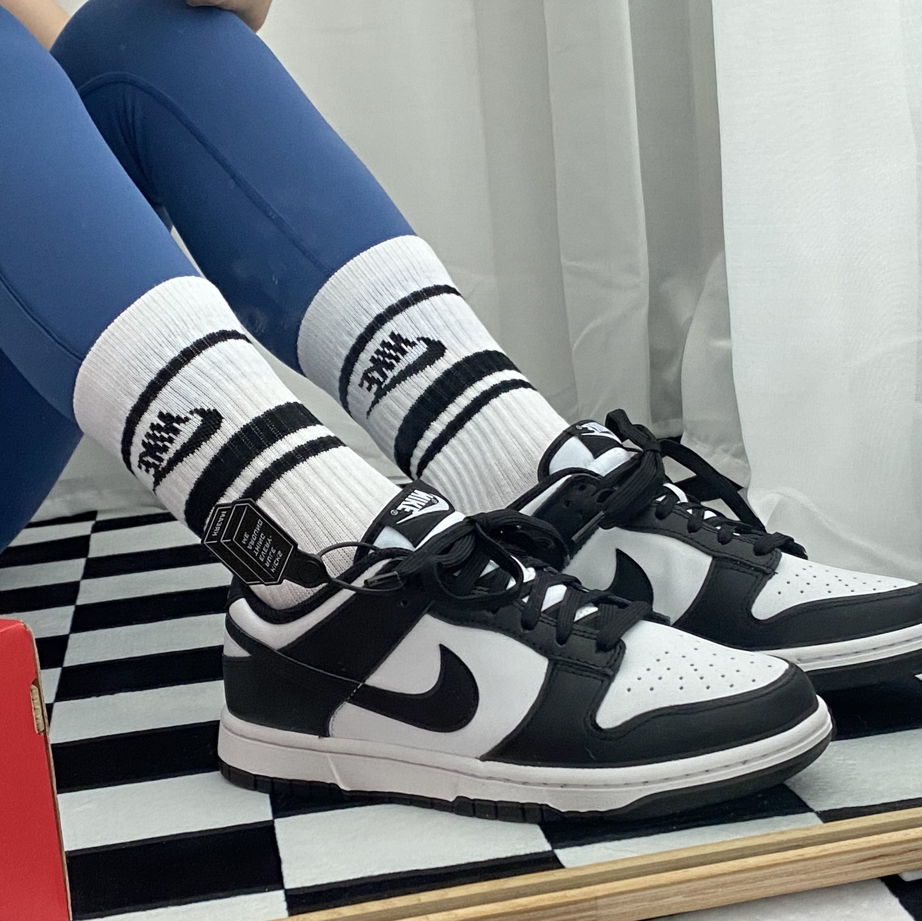 (W) Nike Dunk Low Black 착용 스타일 - 1