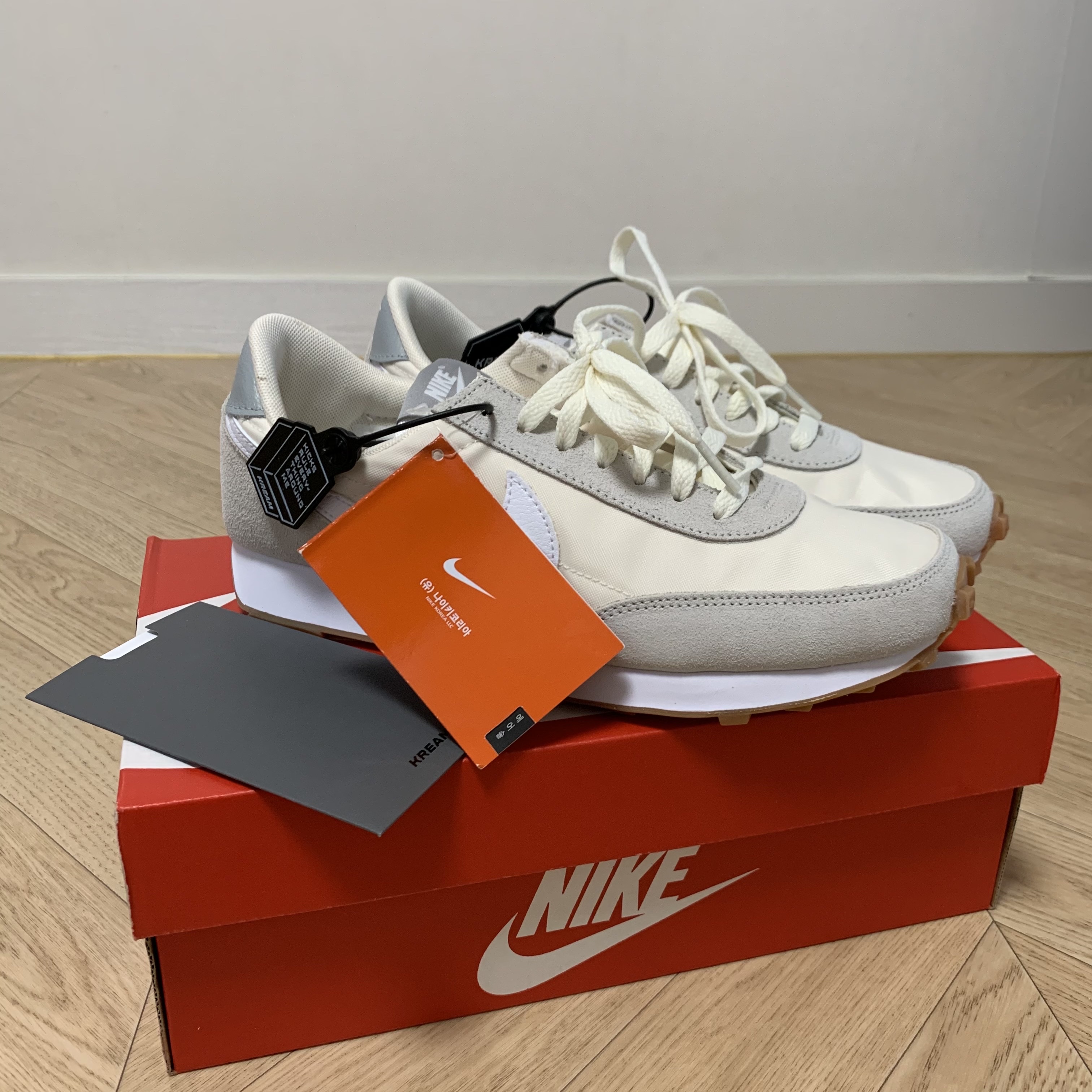 (W) Nike Daybreak Summit White 착용 스타일