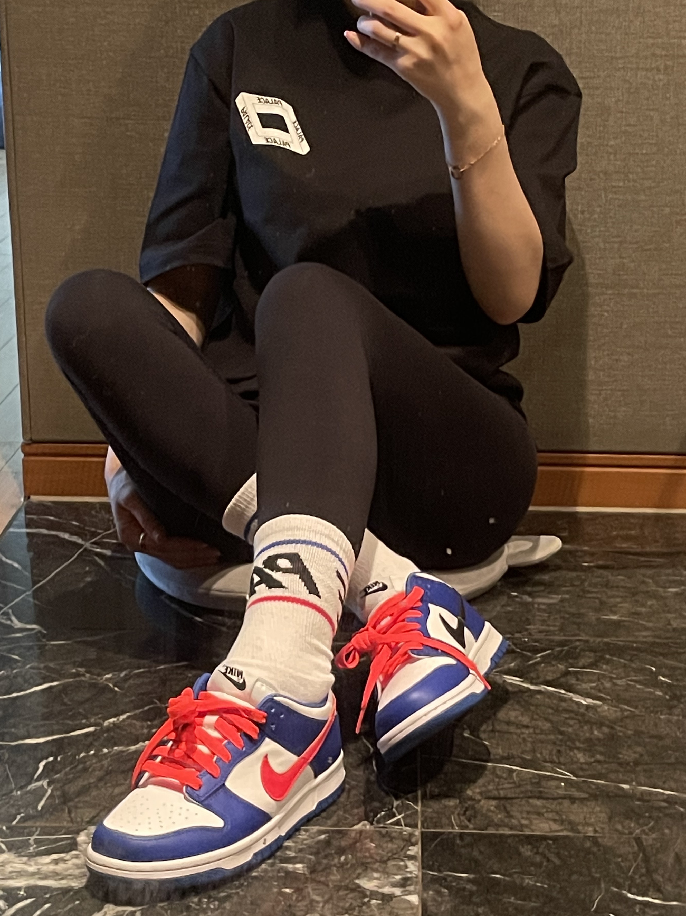 Stussy x Our Legacy Portrait Pig. Dyed T-Shirt Black, Stussy Small Stock Crew Socks White (3 Pack) 착용 스타일 - 2