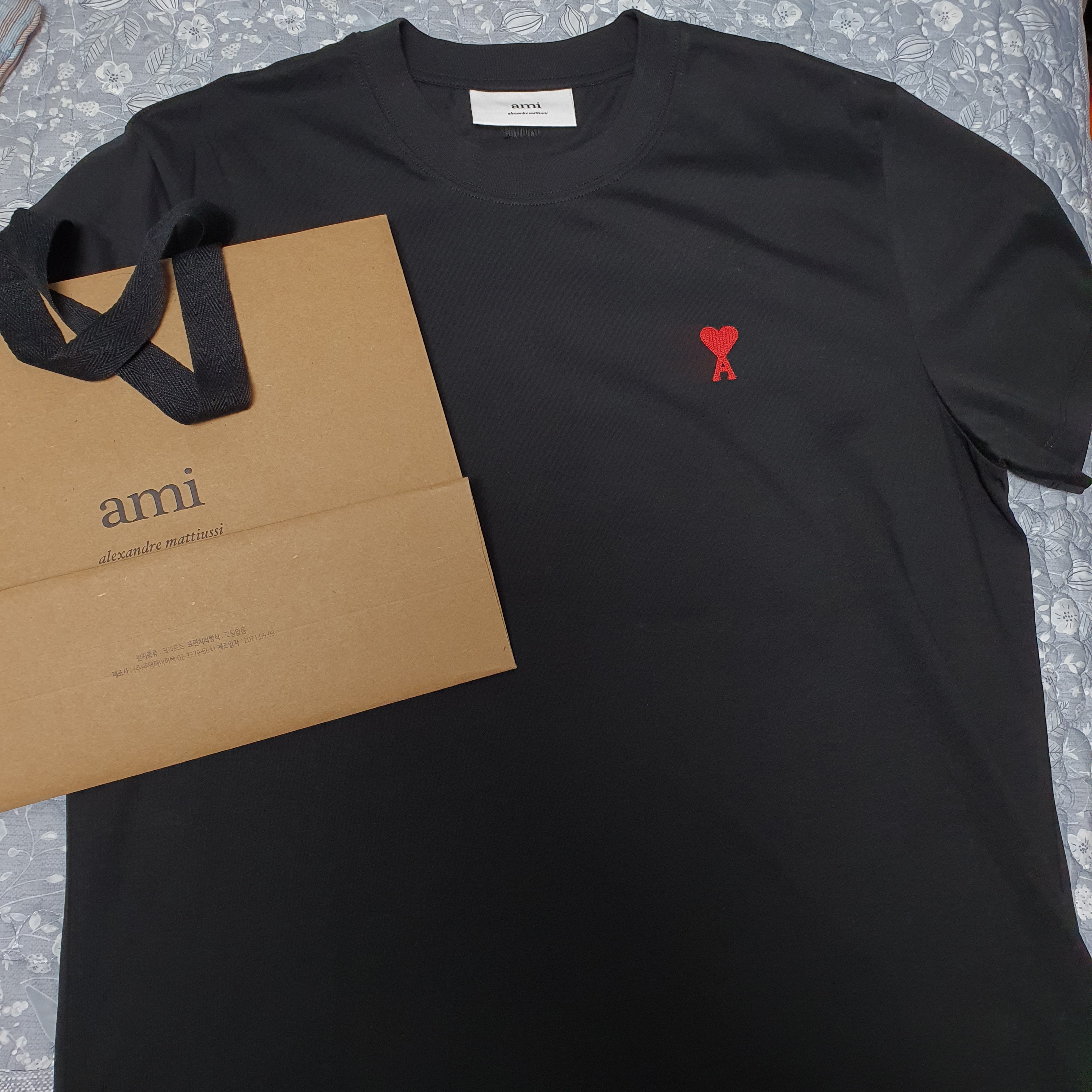 AMI de Coeur T-Shirt Black 착용 스타일 - 1