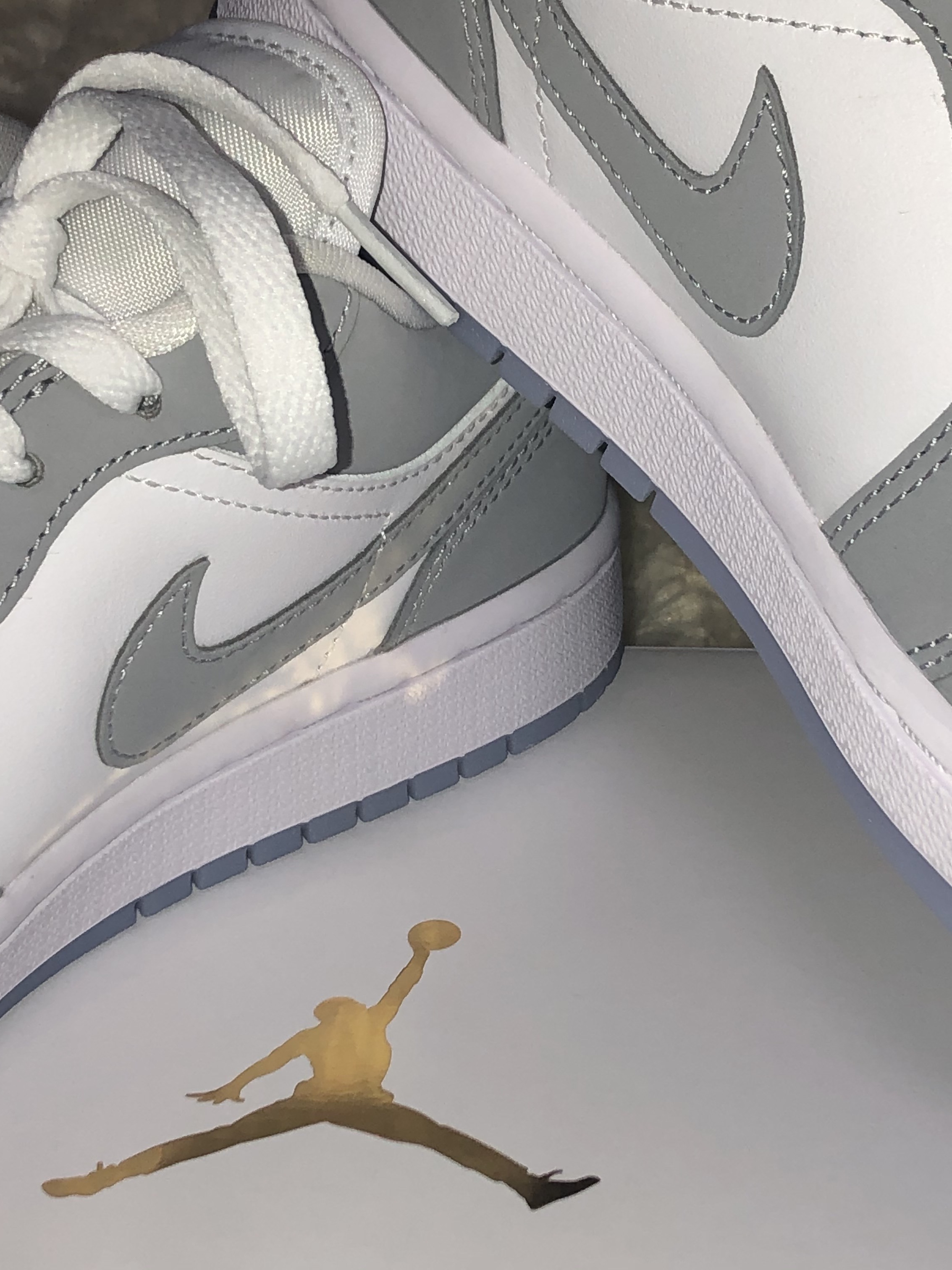 (W) Jordan 1 Low White Wolf Grey 착용 스타일 - 2
